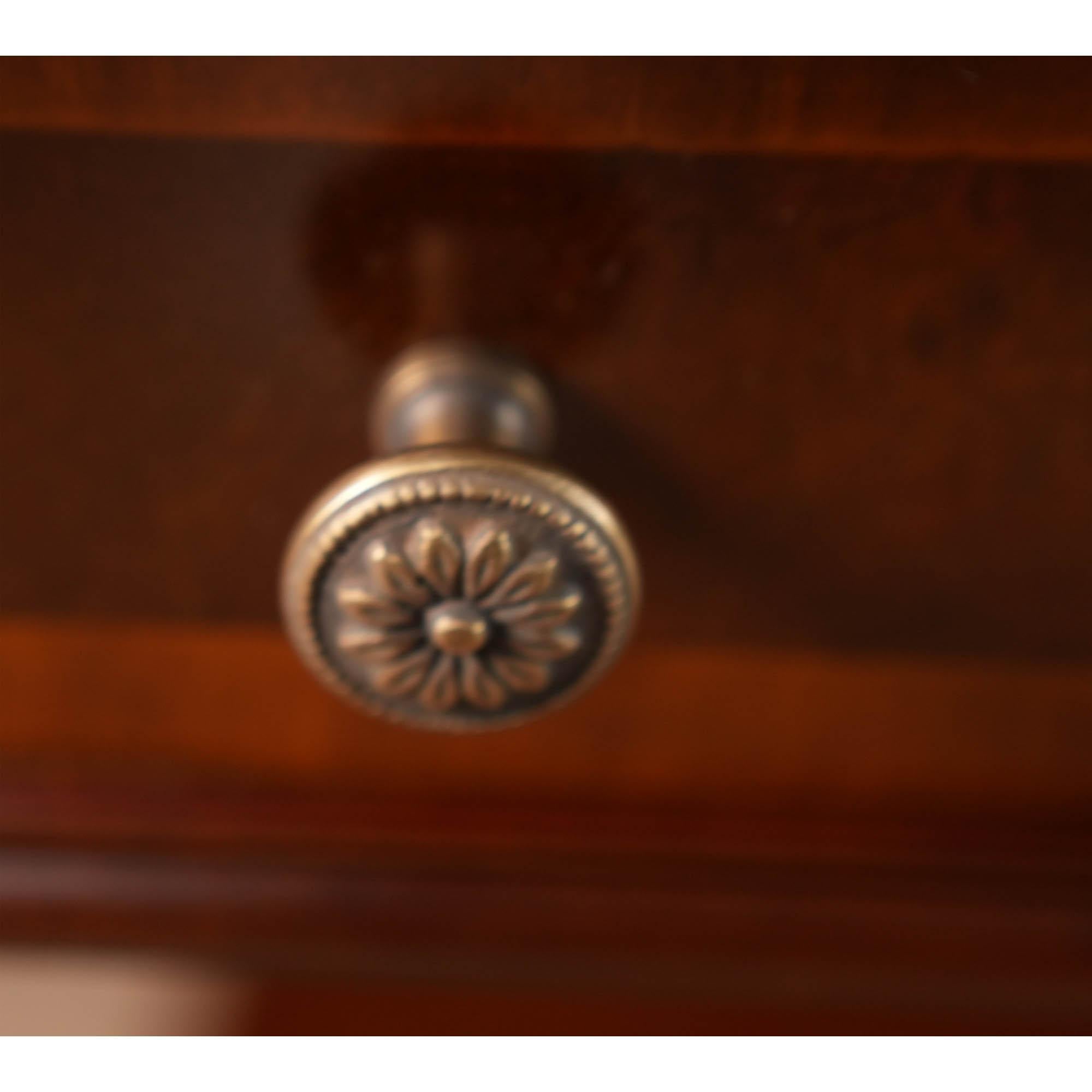https://a.1stdibscdn.com/rectangular-mahogany-coffee-table-for-sale-picture-8/f_85472/f_380533821705946271601/NSI205_7_master.jpg
