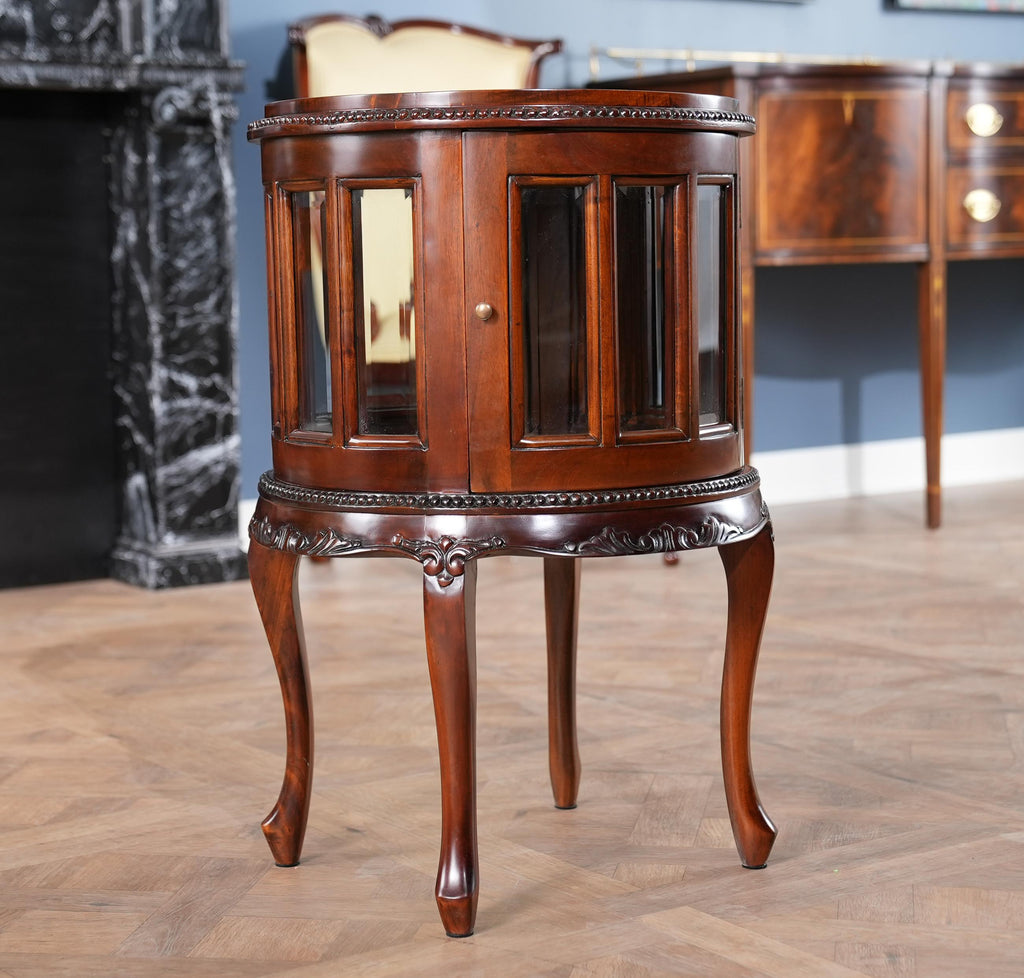 https://a.1stdibscdn.com/tray-top-mahogany-display-table-for-sale-picture-3/f_85472/f_380644921706019582506/NSI228_2_master.jpg