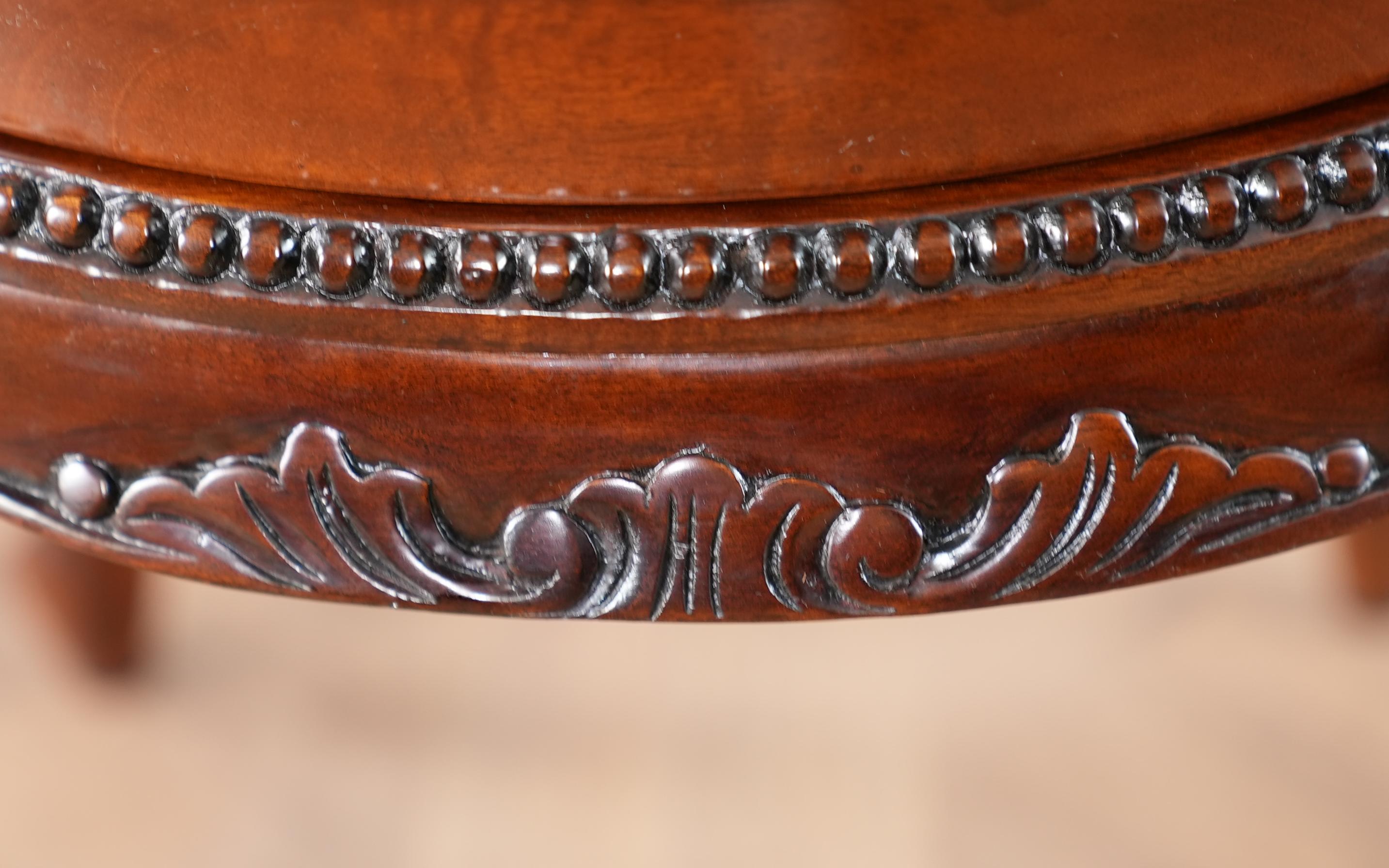 https://a.1stdibscdn.com/tray-top-mahogany-display-table-for-sale-picture-5/f_85472/f_380644921706019577449/NSI228_4_master.jpg