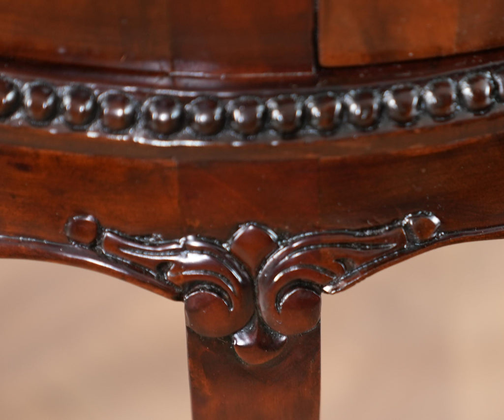 https://a.1stdibscdn.com/tray-top-mahogany-display-table-for-sale-picture-7/f_85472/f_380644921706019571628/NSI228_6_master.jpg
