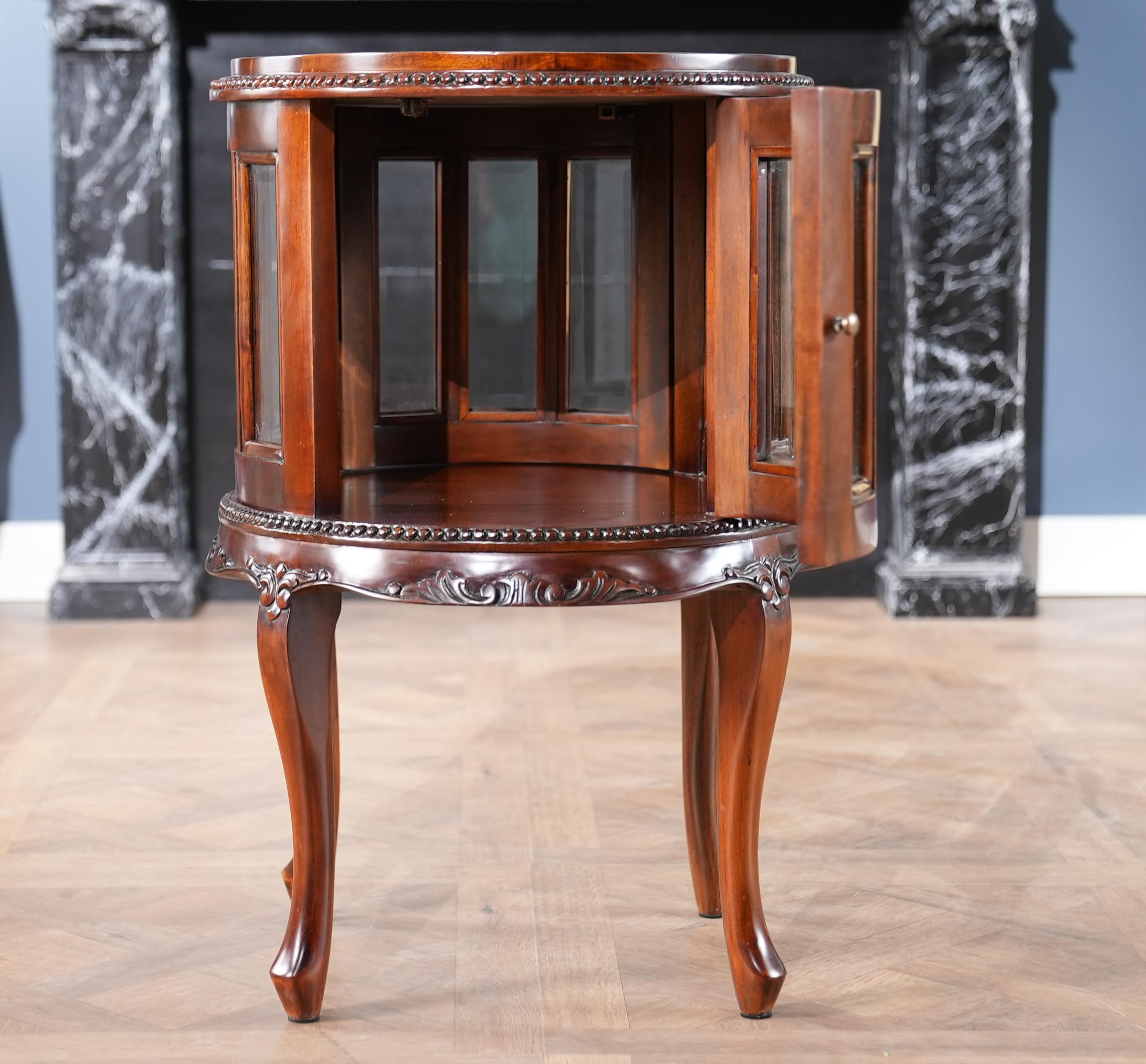 https://a.1stdibscdn.com/tray-top-mahogany-display-table-for-sale-picture-8/f_85472/f_380644921706019587719/NSI228_7_master.jpg