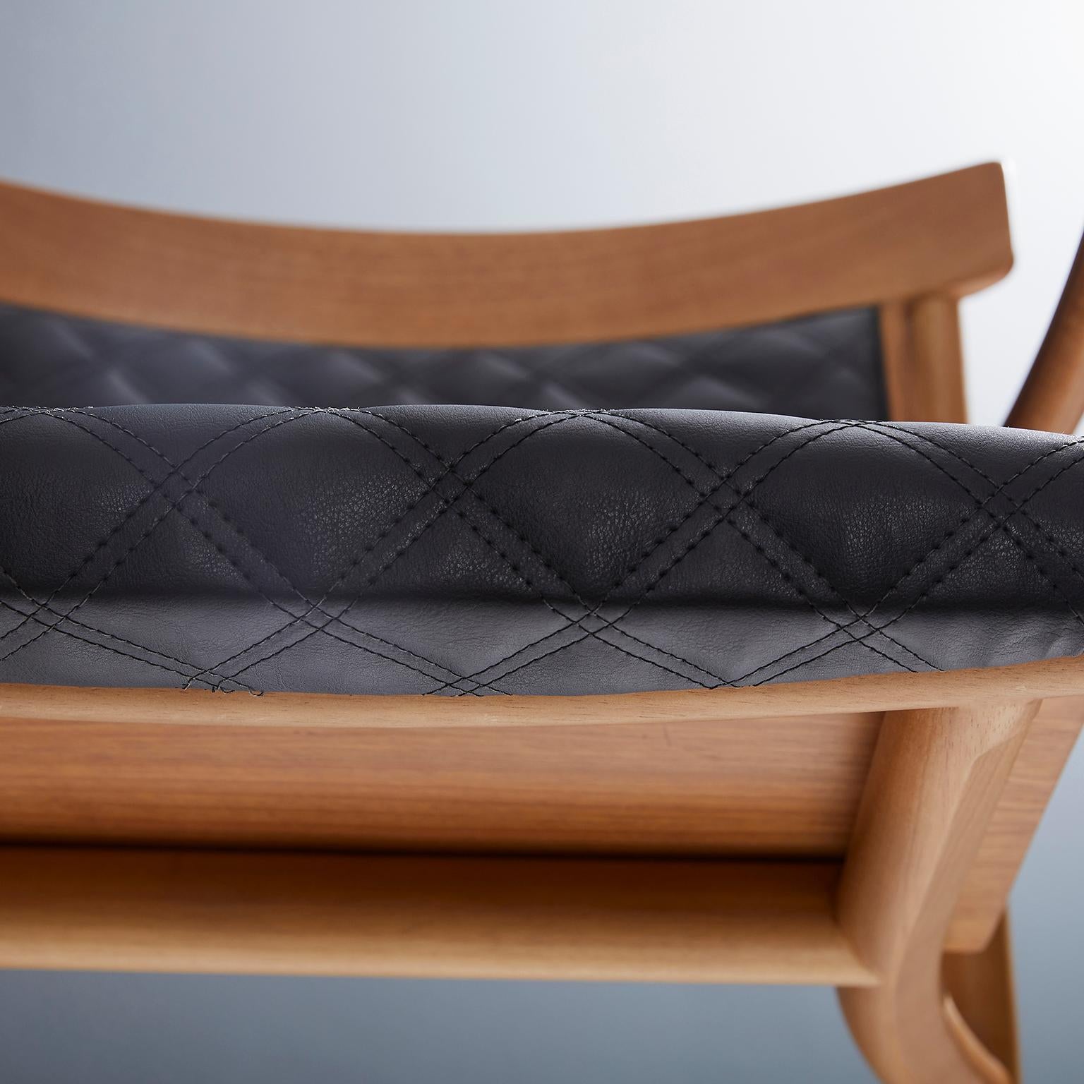 https://a.1stdibscdn.com/contemporary-chair-in-natural-solid-wood-upholstered-natural-wood-back-arms-for-sale-picture-14/f_35593/f_153168421562084803349/NT_LM_DET_2019_05_30_Emporio_DanielSimonini_0042_master.jpg