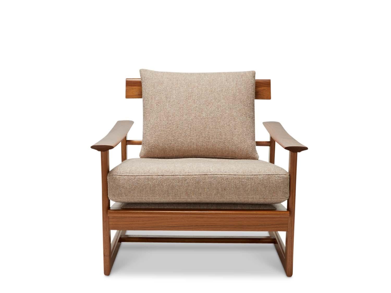 https://a.1stdibscdn.com/inverness-chair-by-lawson-fenning-for-sale-picture-4/f_8060/f_428653021734742397721/Natural_Walnut_Back_Cushion_Square_Fabric_Grade_D_Boiled_Wool_Color_Mushroom_4_master.jpg