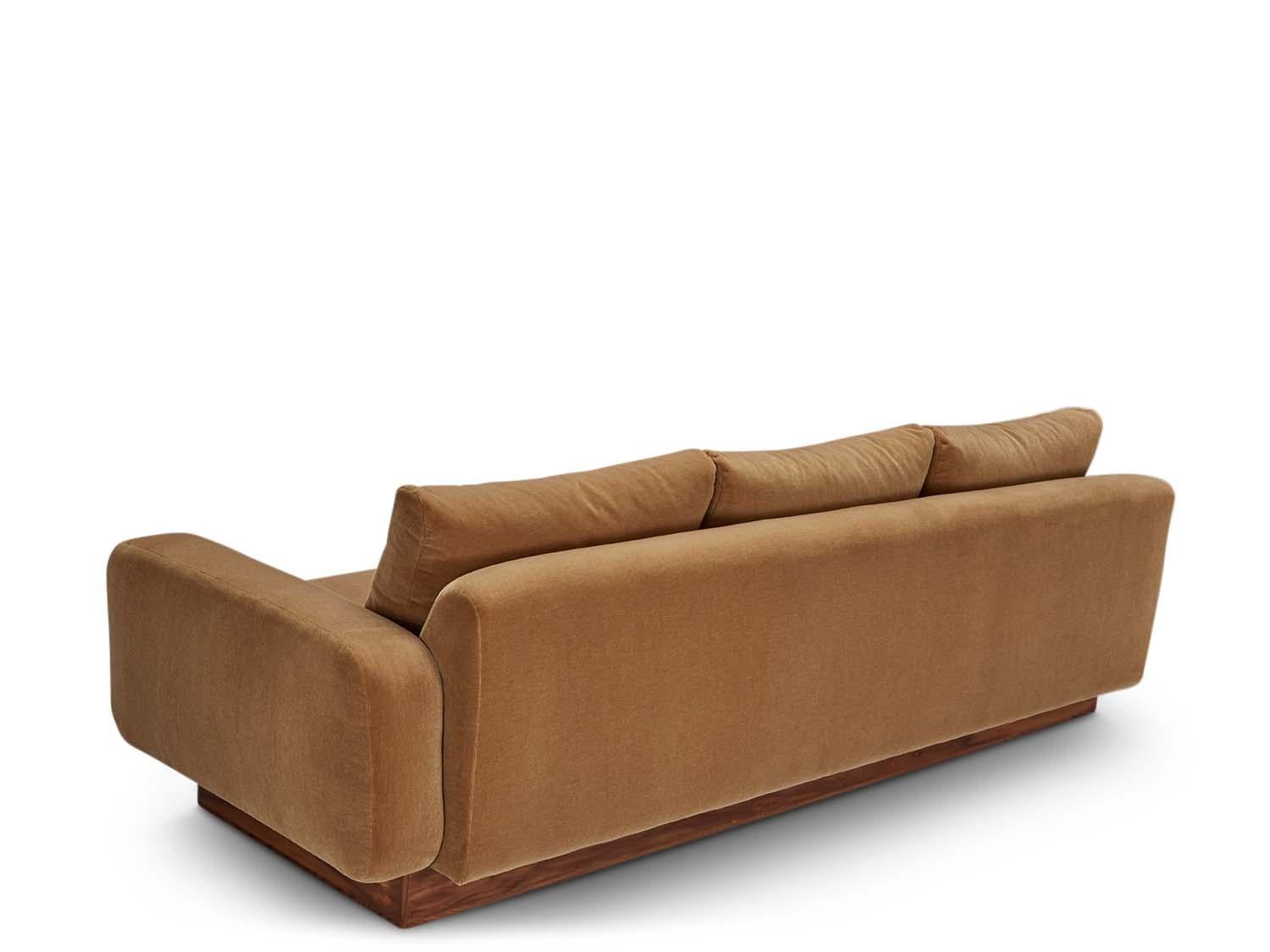 https://a.1stdibscdn.com/mesa-sofa-by-lawson-fenning-for-sale-picture-4/f_8060/f_431538421736880598086/Natural_Walnut_Grade_D_Mohair_Color_Sable_b_master.jpg