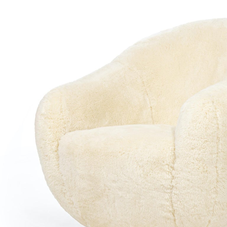 https://a.1stdibscdn.com/niemeyer-ii-armchair-and-stool-com-insidherland-by-joana-santos-barbosa-for-sale-picture-2/f_53652/f_240355221667844485176/Niemeyer_II_armchair_fur_04_InsidherLand_master.jpg?width=768