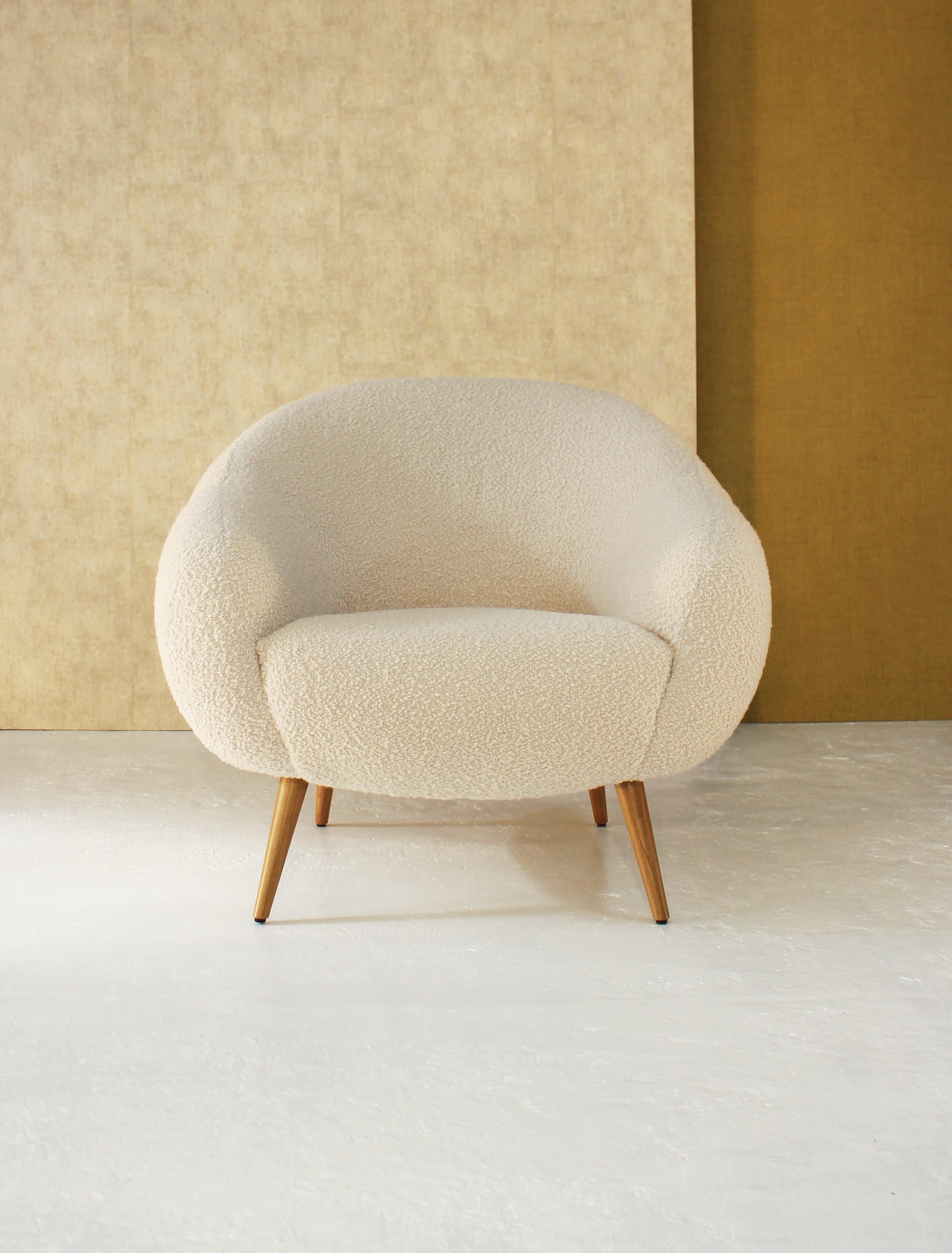 https://a.1stdibscdn.com/niemeyer-armchair-com-insidherland-by-joana-santos-barbosa-for-sale-picture-5/f_53652/f_294742521657205893218/Niemeyer_armchair_W1_InsidherLand_02_master.jpg