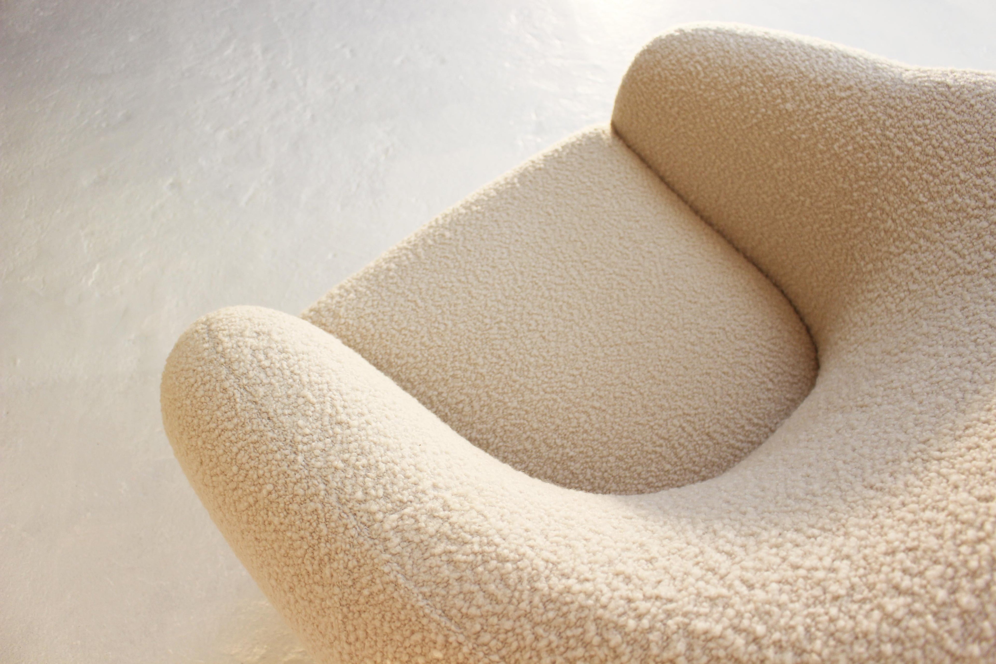 https://a.1stdibscdn.com/niemeyer-ii-boucle-oak-armchair-insidherland-by-joana-santos-barbosa-for-sale-picture-5/f_53652/f_201158921596705085532/Niemeyer_armchair_detail__master.jpg