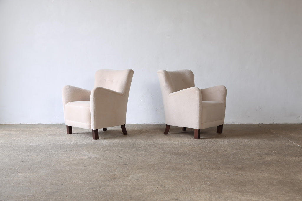 https://a.1stdibscdn.com/pair-of-armchairs-upholstered-in-pure-alpaca-for-sale-picture-3/f_22593/f_416430421727328983944/Nordic_Line_Armchairs_Stone_Alpaca_9_24_2_master.jpg