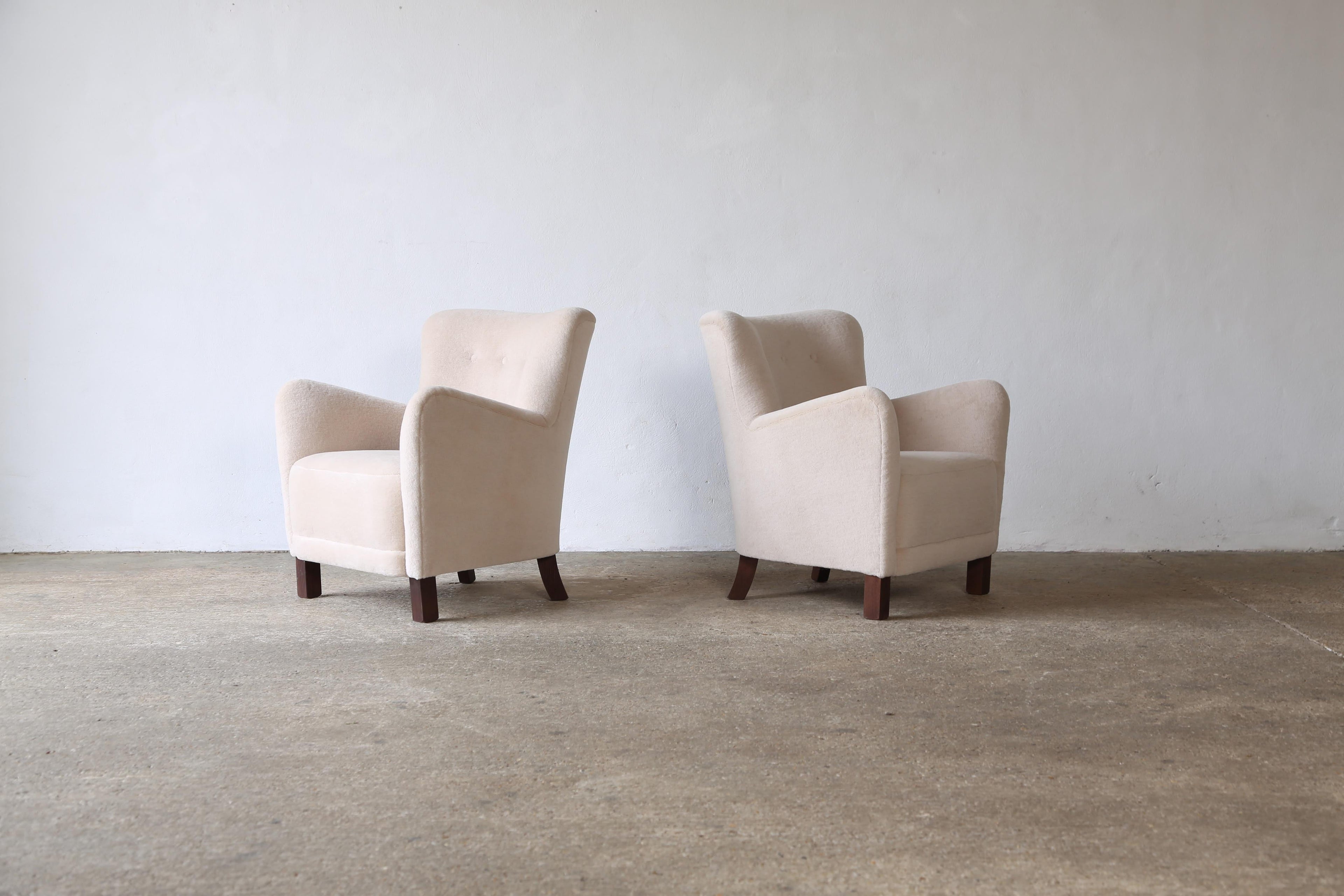 https://a.1stdibscdn.com/pair-of-armchairs-upholstered-in-pure-alpaca-for-sale-picture-3/f_22593/f_416430421727328983944/Nordic_Line_Armchairs_Stone_Alpaca_9_24_2_master.jpg