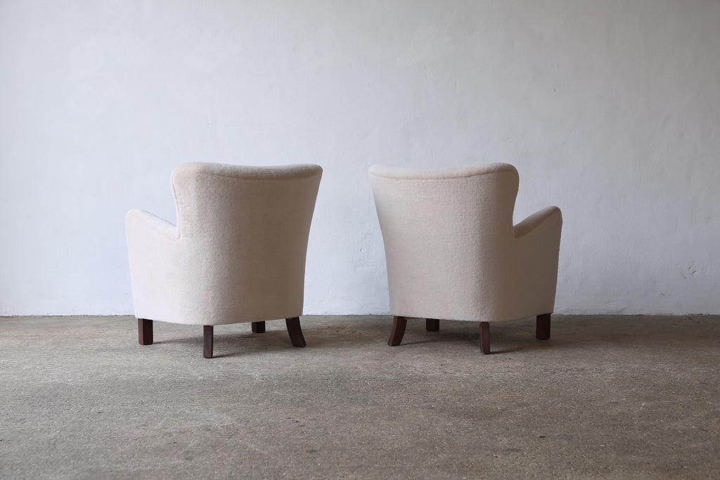 https://a.1stdibscdn.com/pair-of-armchairs-upholstered-in-pure-alpaca-for-sale-picture-5/f_22593/f_416430421727328984378/Nordic_Line_Armchairs_Stone_Alpaca_9_24_4_master.jpg