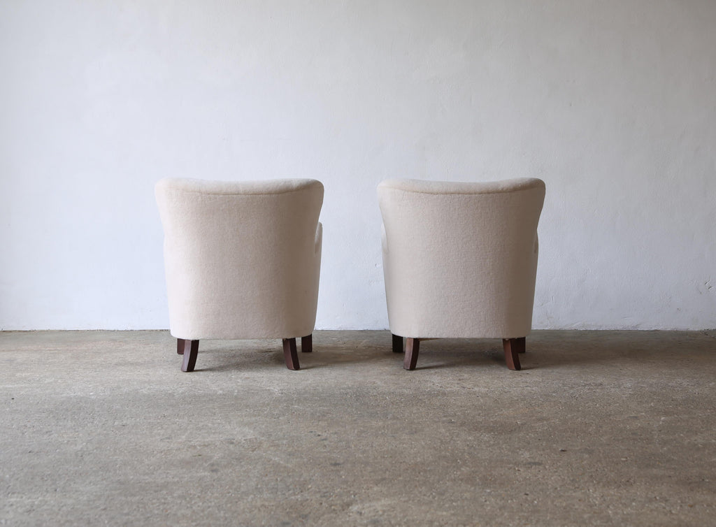 https://a.1stdibscdn.com/pair-of-armchairs-upholstered-in-pure-alpaca-for-sale-picture-6/f_22593/f_416430421727328992235/Nordic_Line_Armchairs_Stone_Alpaca_9_24_5_master.jpg