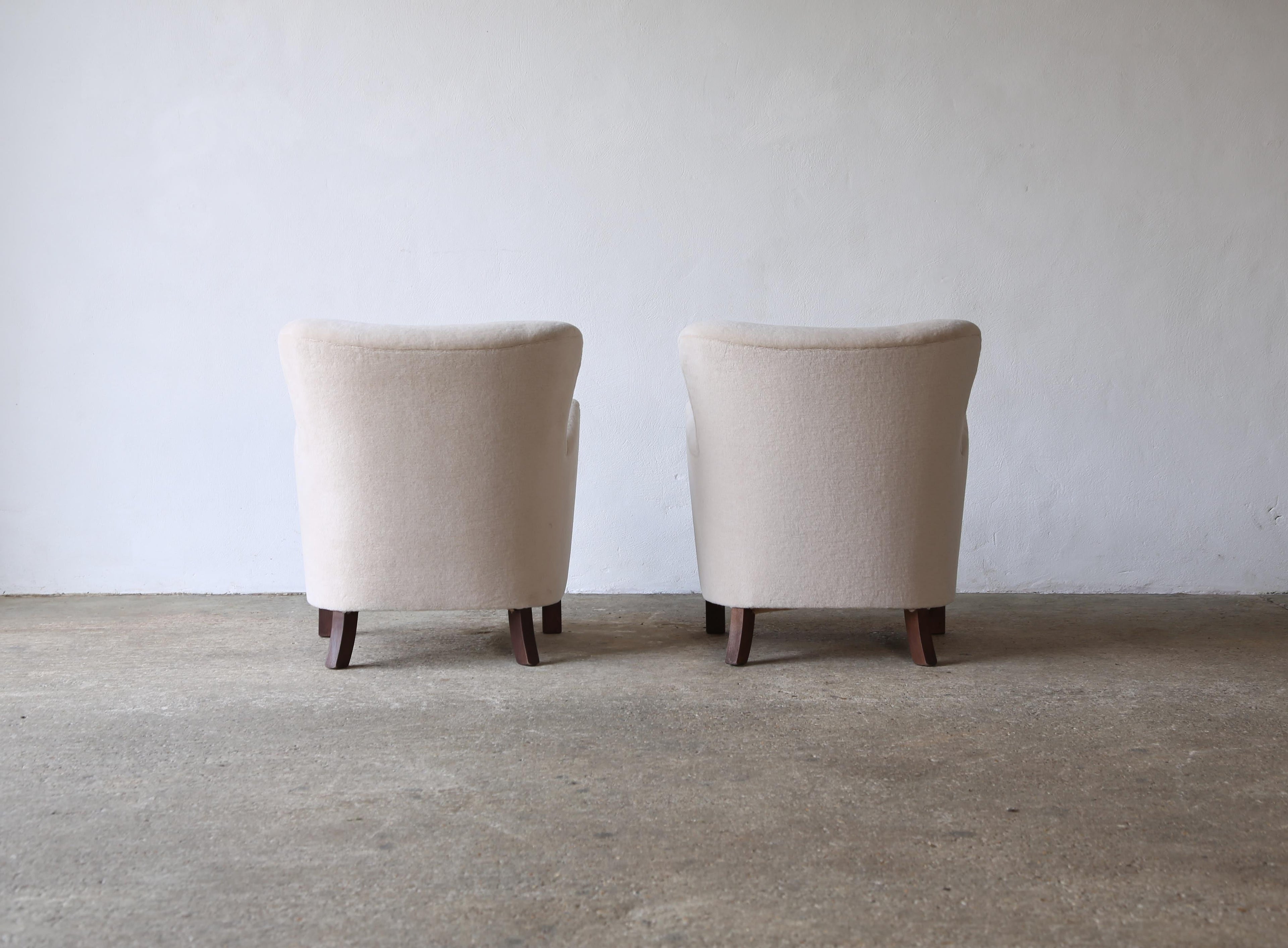 https://a.1stdibscdn.com/pair-of-armchairs-upholstered-in-pure-alpaca-for-sale-picture-6/f_22593/f_416430421727328992235/Nordic_Line_Armchairs_Stone_Alpaca_9_24_5_master.jpg