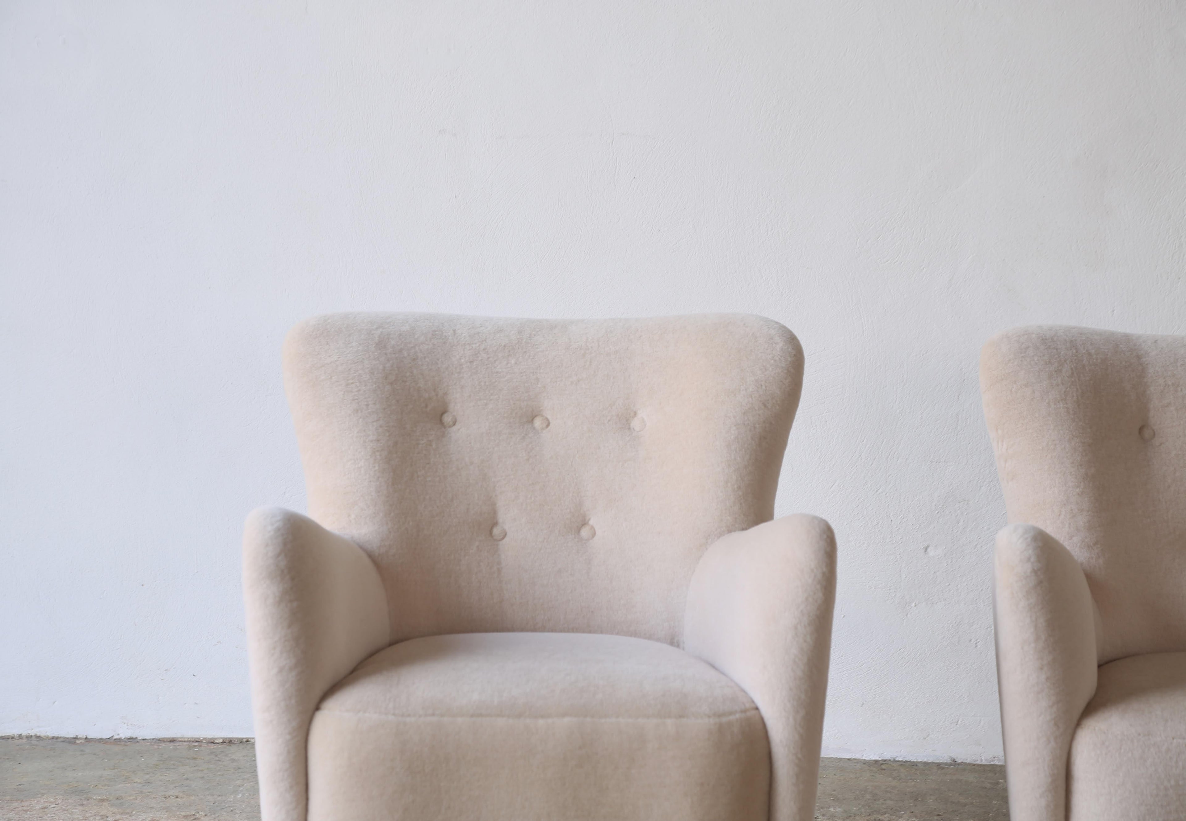 https://a.1stdibscdn.com/pair-of-armchairs-upholstered-in-pure-alpaca-for-sale-picture-8/f_22593/f_416430421727328992014/Nordic_Line_Armchairs_Stone_Alpaca_9_24_7_master.jpg