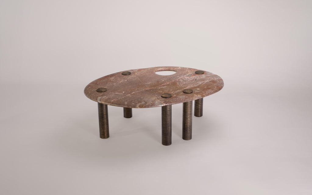 https://a.1stdibscdn.com/hagstones-coffee-table-medium-textured-brass-base-rare-british-marble-top-for-sale-picture-2/f_25883/f_393049121713340994187/Novocastrian_Hag_Stones_7_WEB_master.jpg