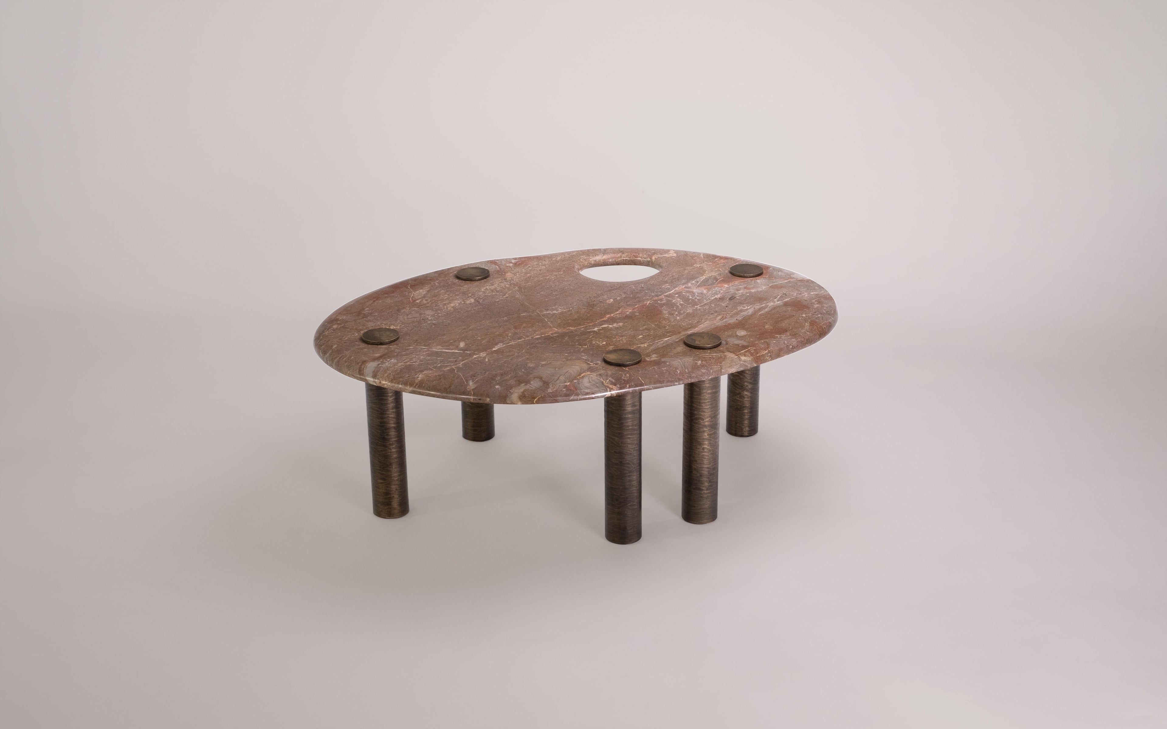 https://a.1stdibscdn.com/hagstones-coffee-table-medium-textured-brass-base-rare-british-marble-top-for-sale-picture-2/f_25883/f_393049121713340994187/Novocastrian_Hag_Stones_7_WEB_master.jpg
