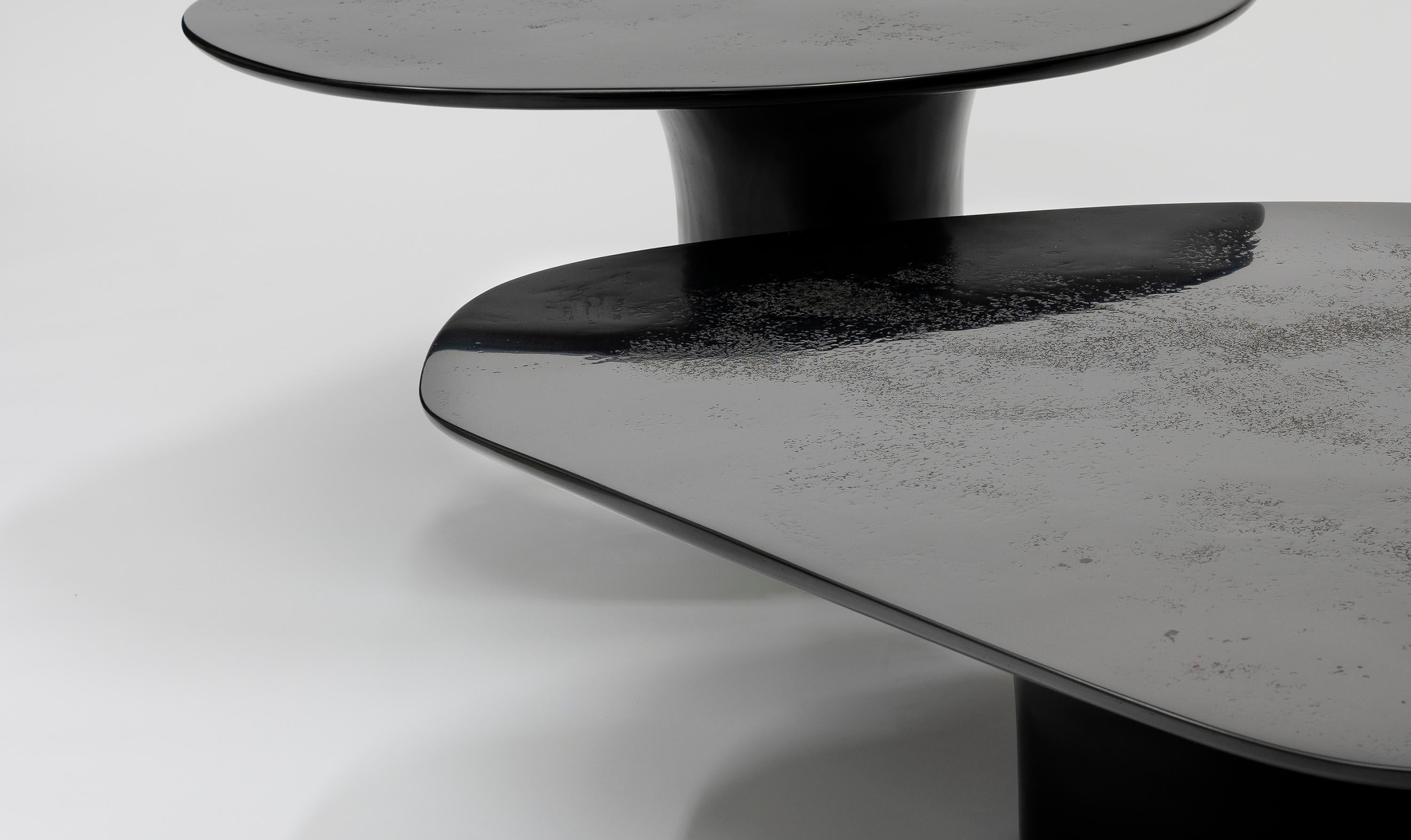 https://a.1stdibscdn.com/nr-black-smooth-21st-century-contemporary-circular-black-coffee-table-for-sale-picture-6/f_55762/1613997475942/Nr_Black_Smooth_Top_Detail_1_master.jpg