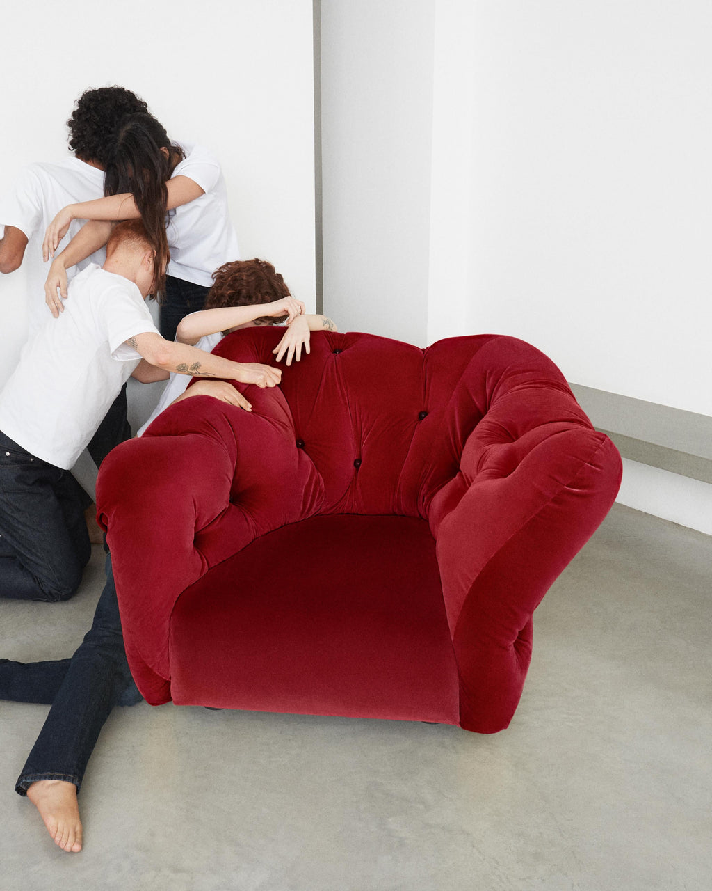 https://a.1stdibscdn.com/nubola-133-velvet-sofa-in-purple-by-gaetano-pesce-for-sale-picture-3/56838182/f_445315121744720187567/Nubola_133_Ambient_1_master.jpg
