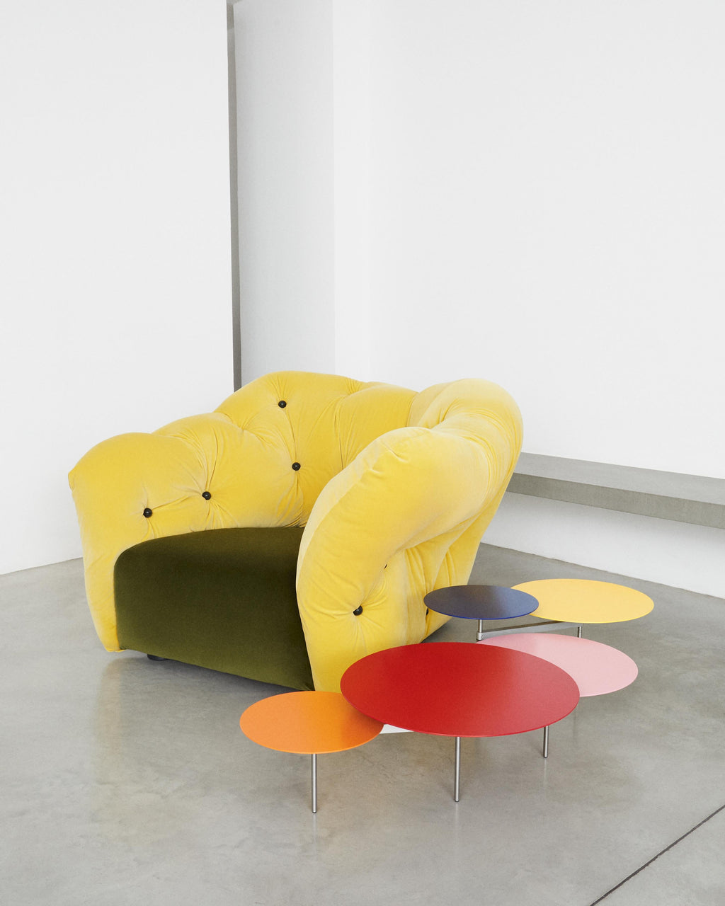 https://a.1stdibscdn.com/nubola-133-velvet-sofa-in-yellow-musk-by-gaetano-pesce-for-sale-picture-8/56838182/f_445314221744713869134/Nubola_133_Velvet_Sofa_in_Yellow_Musk_by_Gaetano_Pesce_8_master.jpg