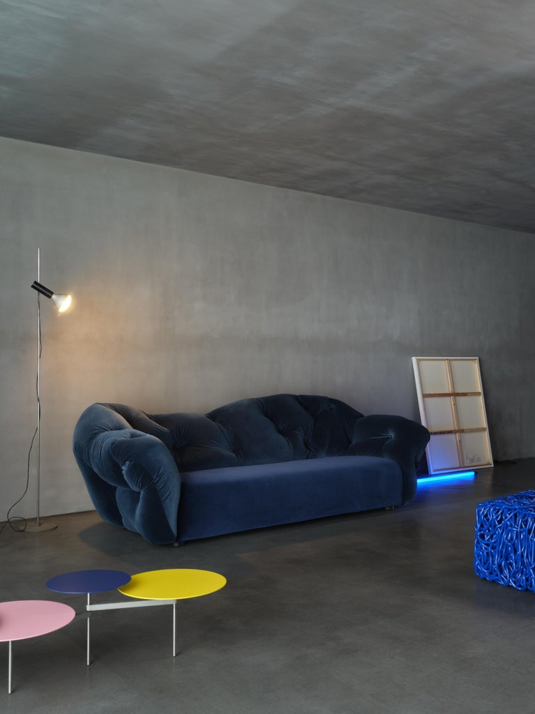 https://a.1stdibscdn.com/nubola-238-velvet-sofa-in-blush-navy-by-gaetano-pesce-for-sale-picture-17/56838182/f_445314621744720545472/Nubola_Ambient_3_master.jpg?width=768