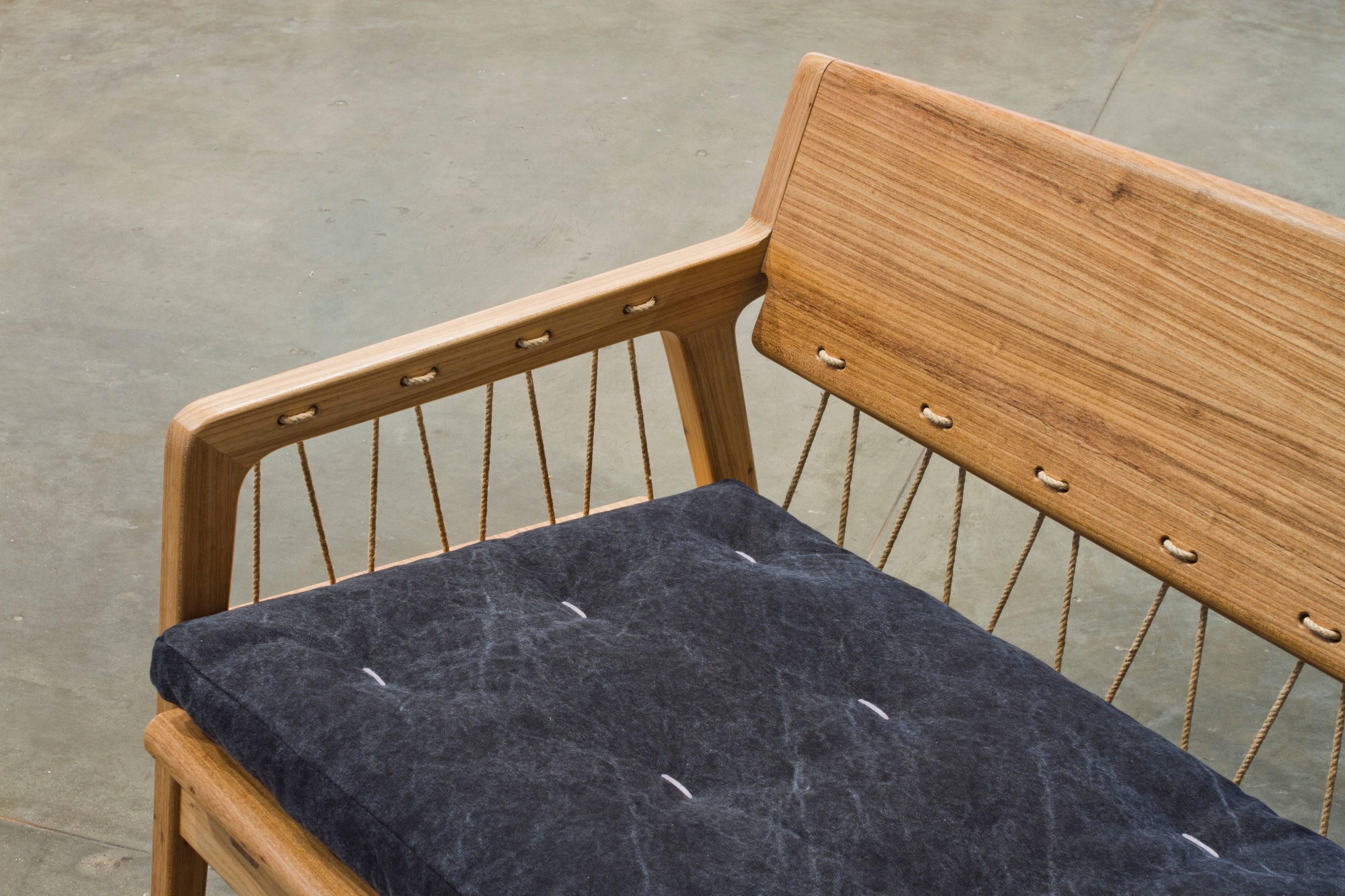 https://a.1stdibscdn.com/archivesE/upload/f_31831/f_90961431510857378433/OEbanista_Sofa_Paris_Bienal10_master.jpg