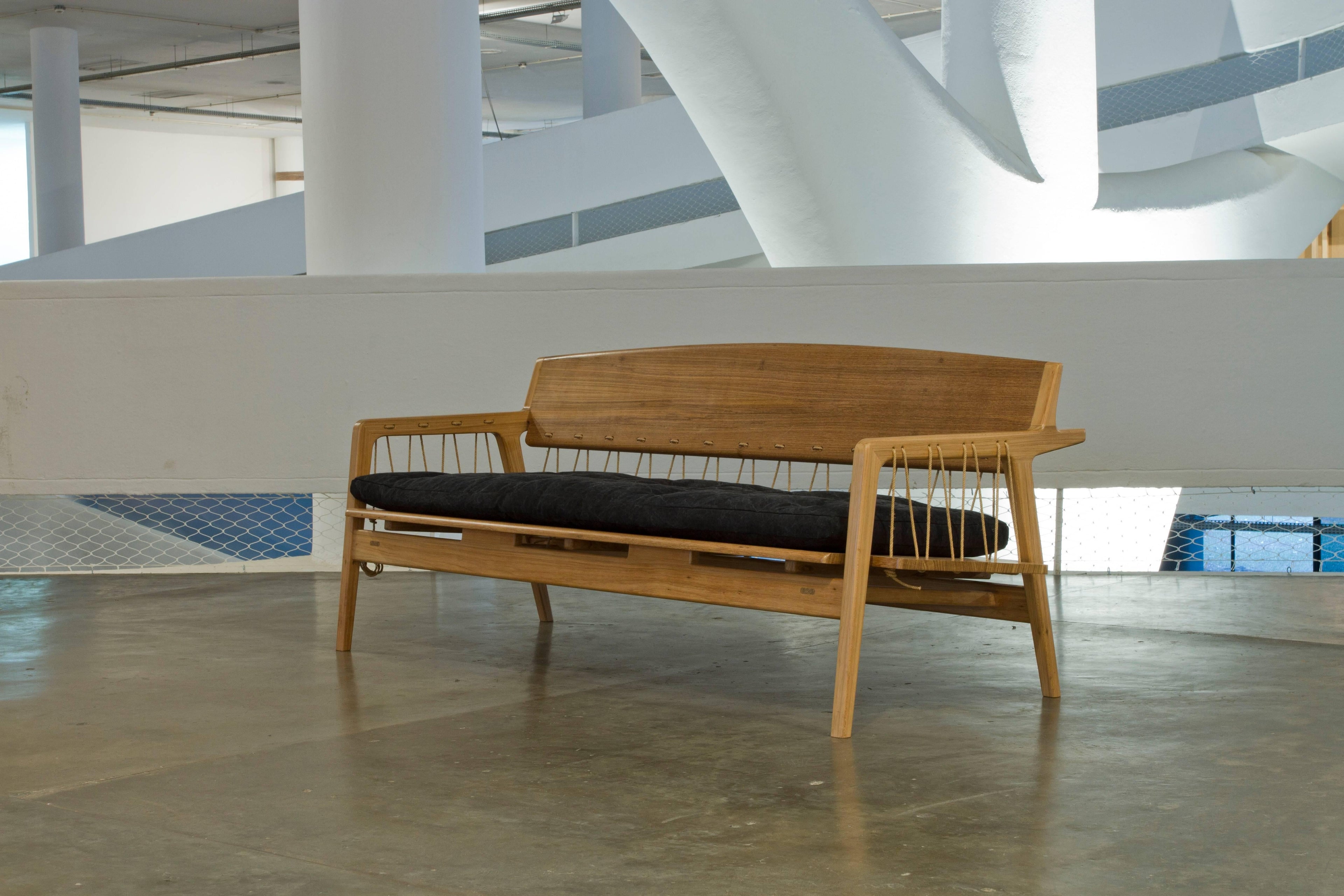 https://a.1stdibscdn.com/archivesE/upload/f_31831/f_90961431510857368769/OEbanista_Sofa_Paris_Bienal2_master.jpg