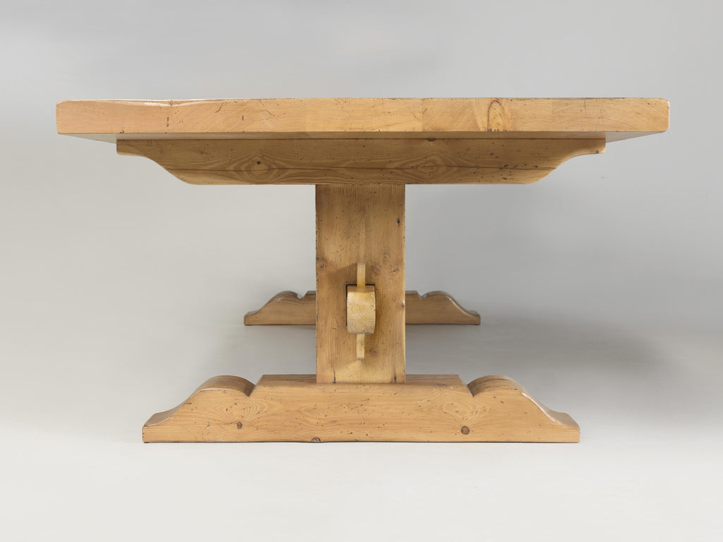 https://a.1stdibscdn.com/dining-table-seats-18-comfortably-made-of-reclaimed-pine-in-chicago-one-off-for-sale-picture-4/f_8243/f_478640421764962709667/OPC2091_04_master.jpg