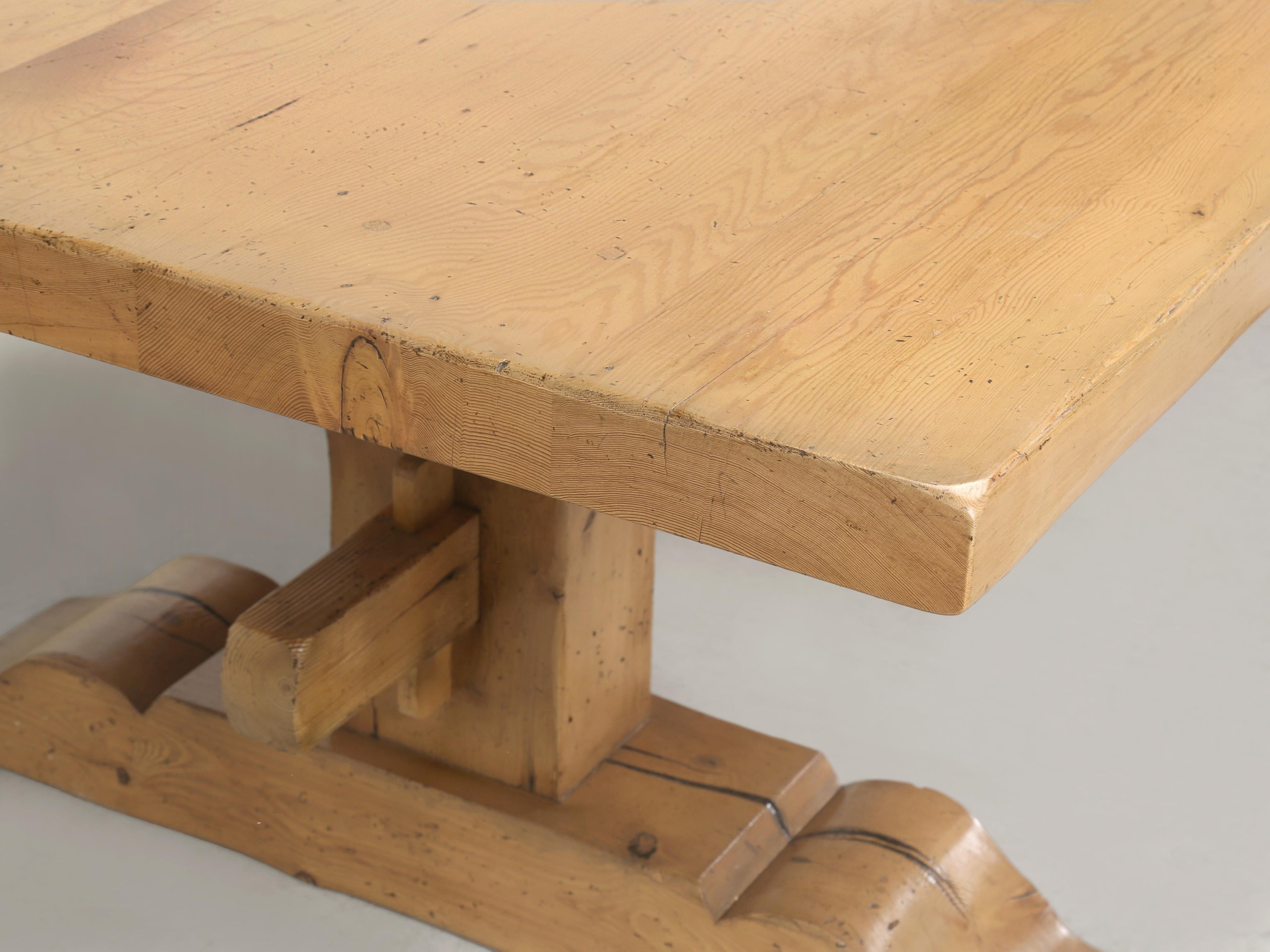 https://a.1stdibscdn.com/dining-table-seats-18-comfortably-made-of-reclaimed-pine-in-chicago-one-off-for-sale-picture-9/f_8243/f_478640421764962711755/OPC2091_09_master.jpg