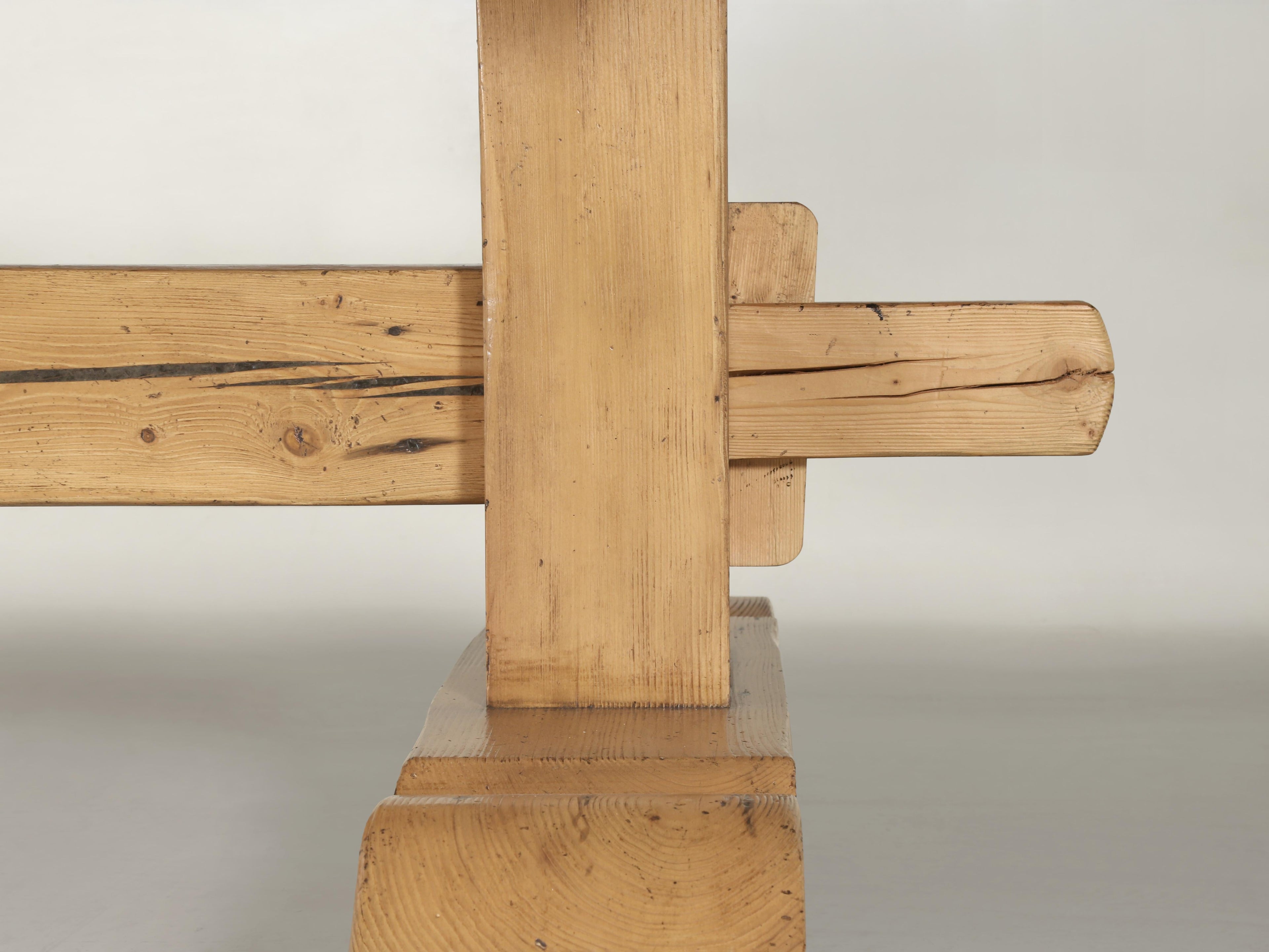 https://a.1stdibscdn.com/dining-table-seats-18-comfortably-made-of-reclaimed-pine-in-chicago-one-off-for-sale-picture-13/f_8243/f_478640421764962729243/OPC2091_13_master.jpg