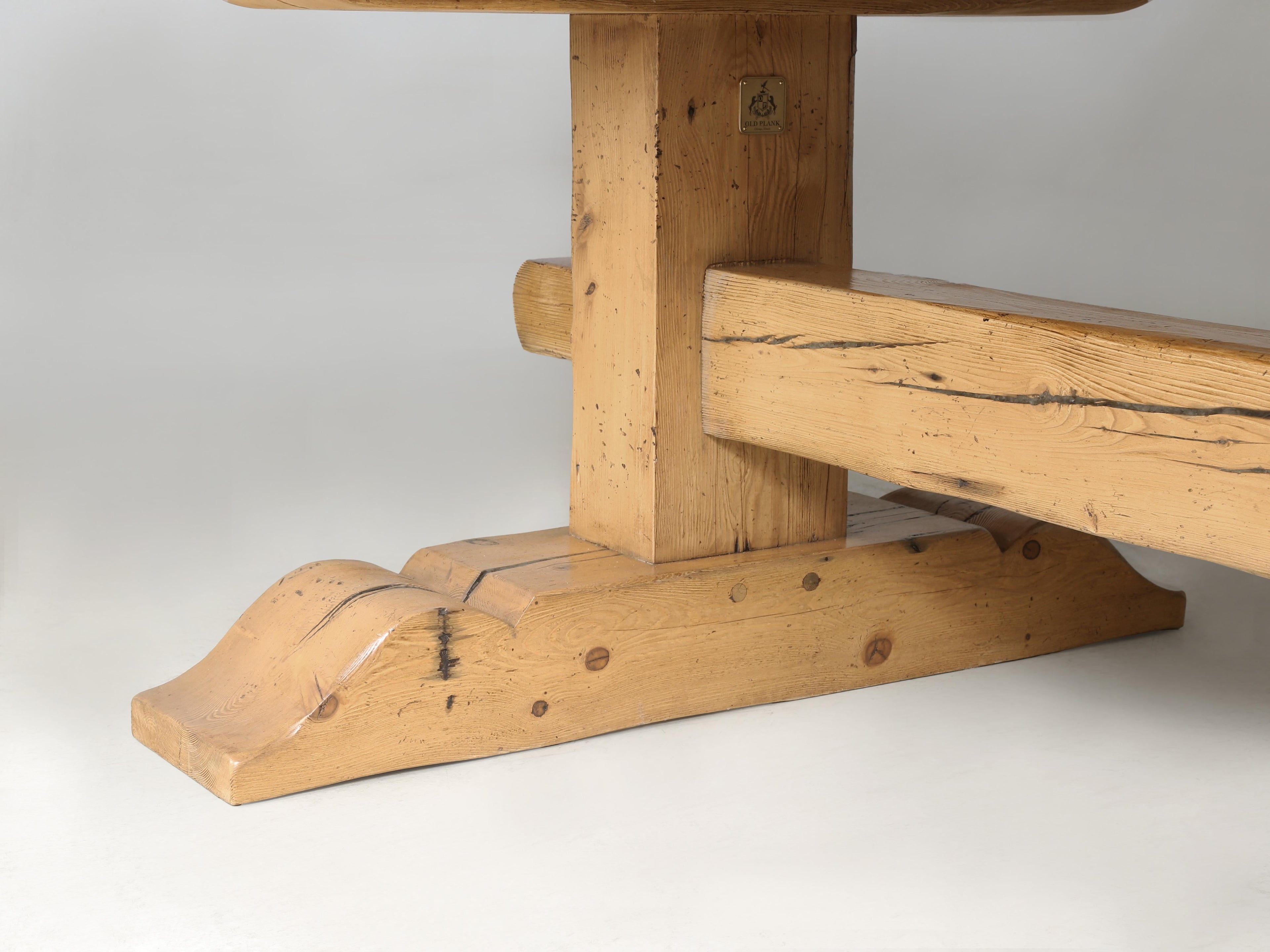 https://a.1stdibscdn.com/dining-table-seats-18-comfortably-made-of-reclaimed-pine-in-chicago-one-off-for-sale-picture-14/f_8243/f_478640421764962729230/OPC2091_14_master.jpg