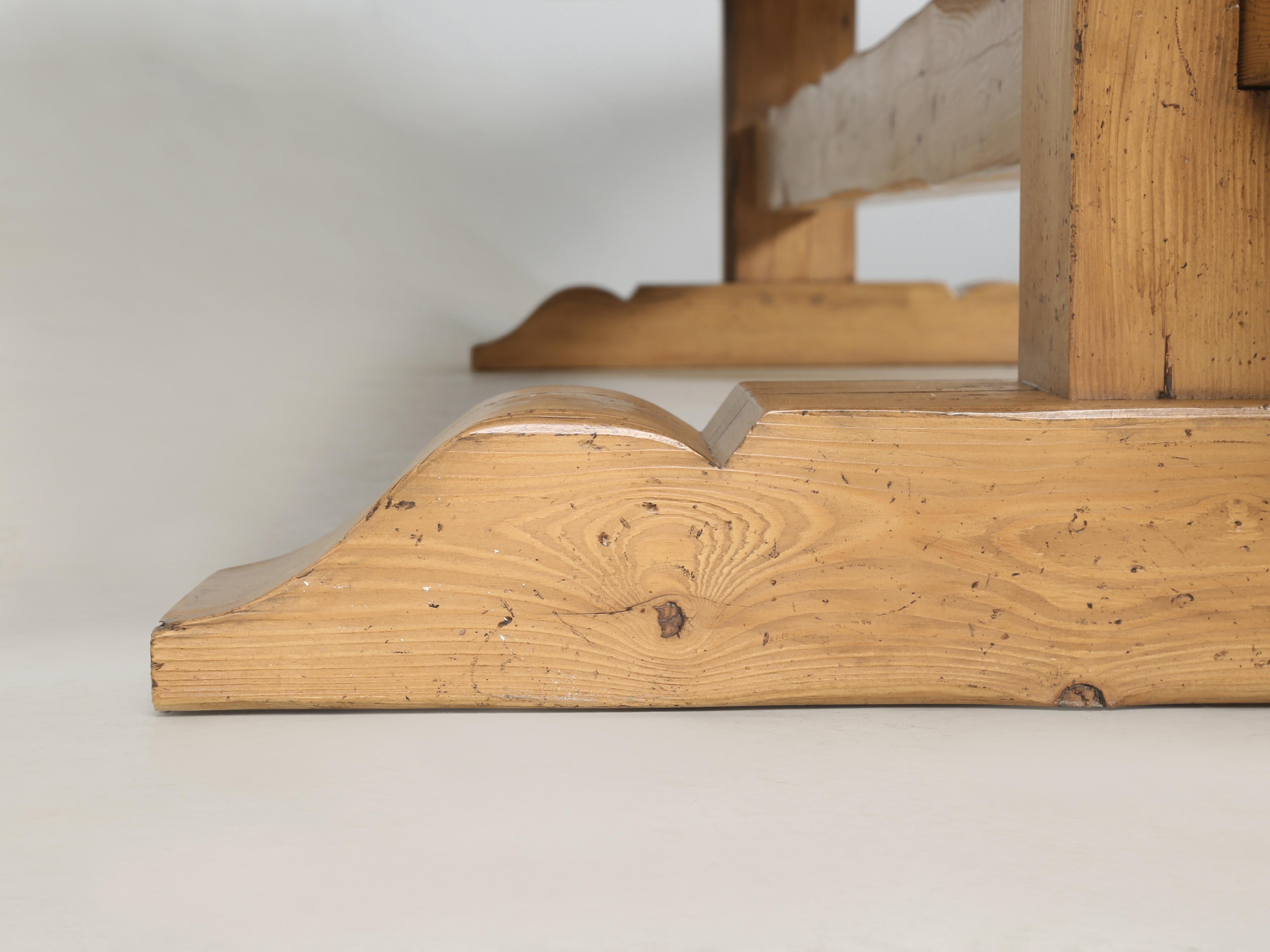 https://a.1stdibscdn.com/dining-table-seats-18-comfortably-made-of-reclaimed-pine-in-chicago-one-off-for-sale-picture-17/f_8243/f_478640421764962730852/OPC2091_17_master.jpg
