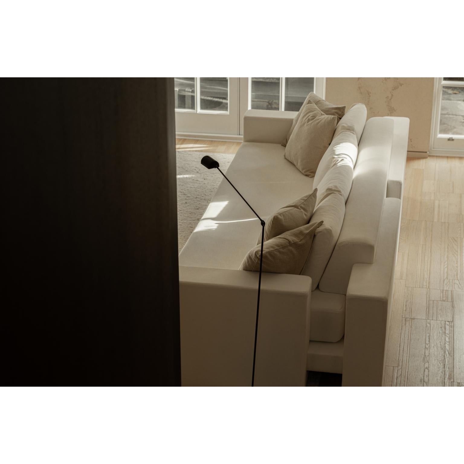 https://a.1stdibscdn.com/odysseus-fully-upholstered-sofa-in-white-linen-fabric-by-oza-design-for-sale-picture-8/f_12192/f_466823521758028404886/OS10_master.jpg