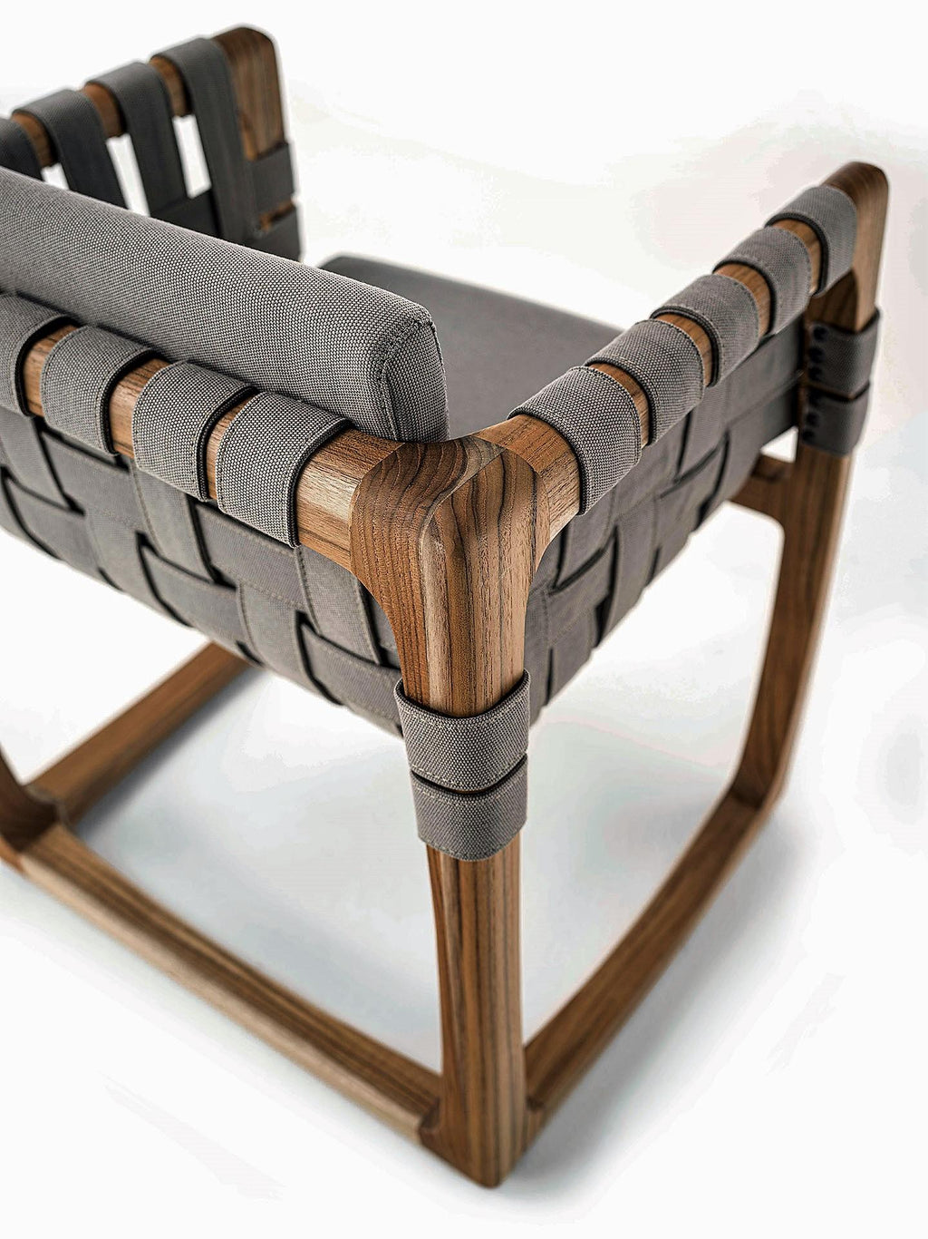 https://a.1stdibscdn.com/contemporary-outdoor-marble-dining-table-six-dining-chairs-in-solid-teak-for-sale-picture-4/f_27693/f_198656521594791773159/OUTDOOR_BUNGALOW_DINING_CHAIR_04_01_master.jpg