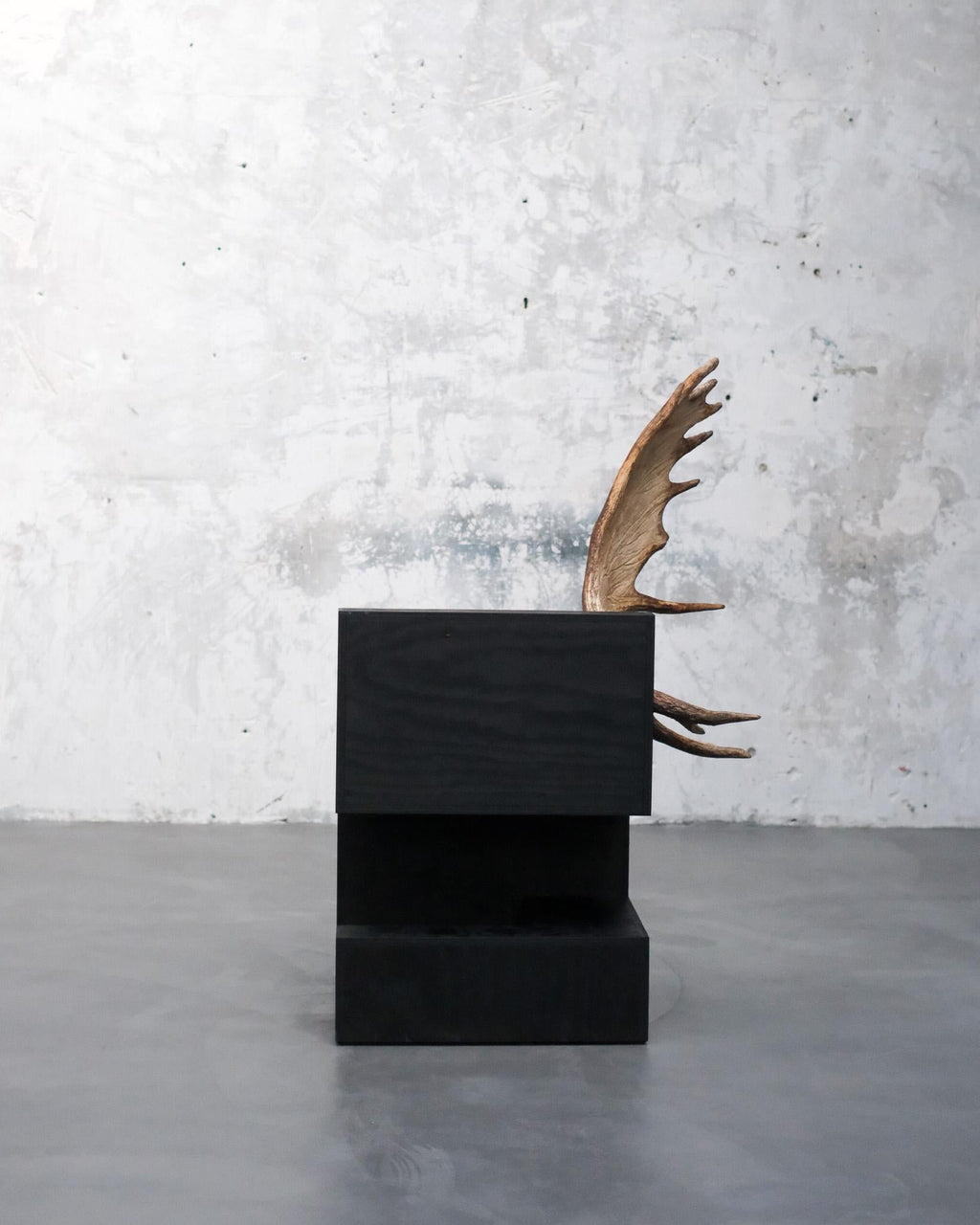 https://a.1stdibscdn.com/stag-chair-by-rick-owens-for-sale-picture-7/f_12192/f_434187021738339012065/OWENS_STAG_CHAIR_RIGHT_2_master.jpg