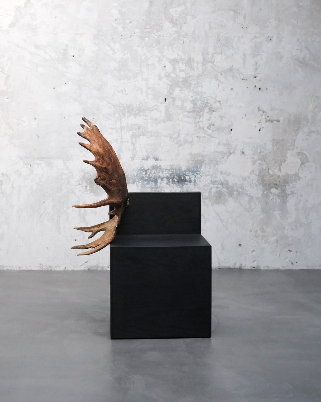 https://a.1stdibscdn.com/stag-chair-by-rick-owens-for-sale-picture-9/f_12192/f_434187021738339013971/OWENS_STAG_CHAIR_RIGHT_4_master.jpg