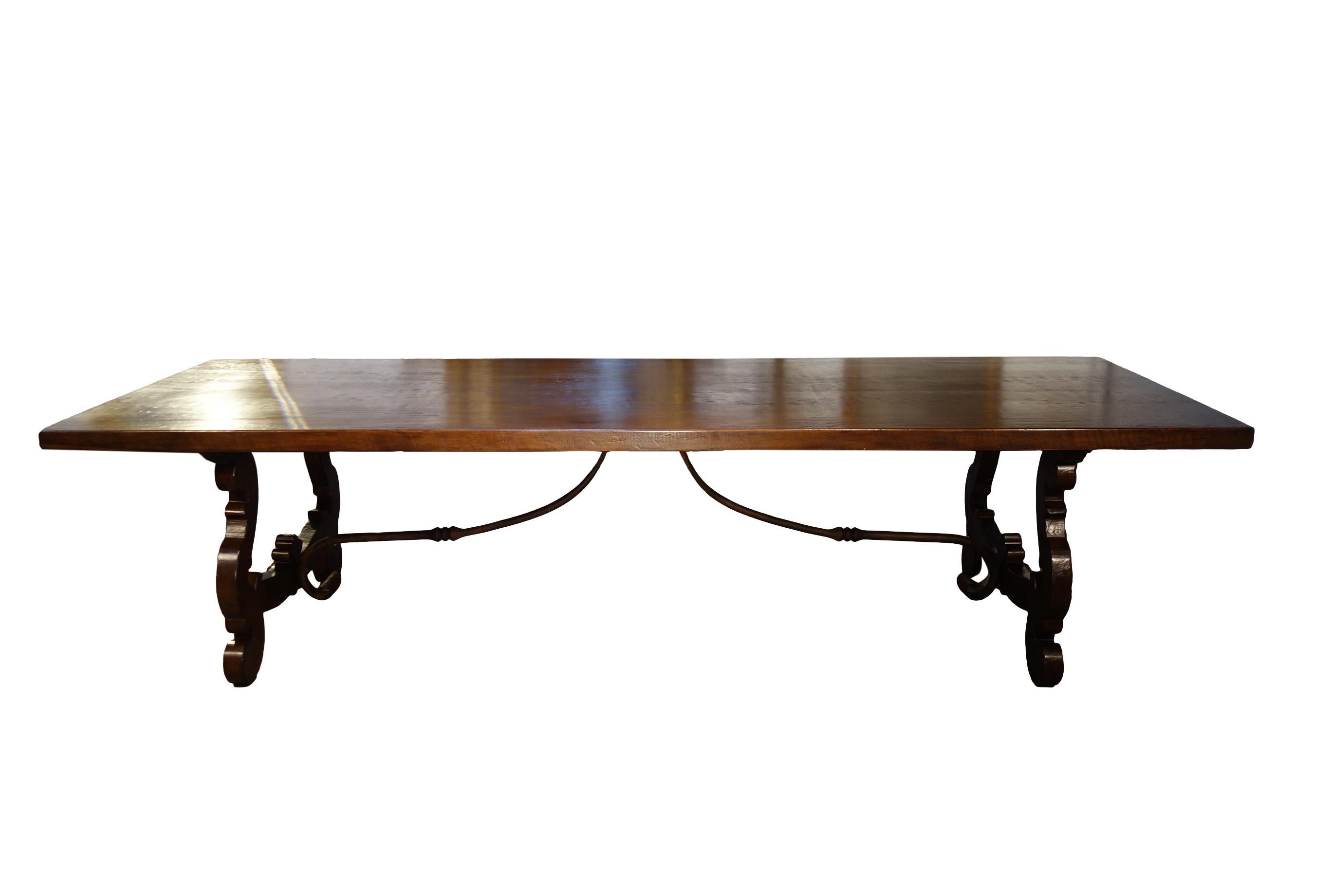 https://a.1stdibscdn.com/17th-century-refectory-style-dining-table-with-end-extensions-custom-sizes-for-sale-picture-3/f_12292/f_295460921657665903086/OW_Lira_master.JPG