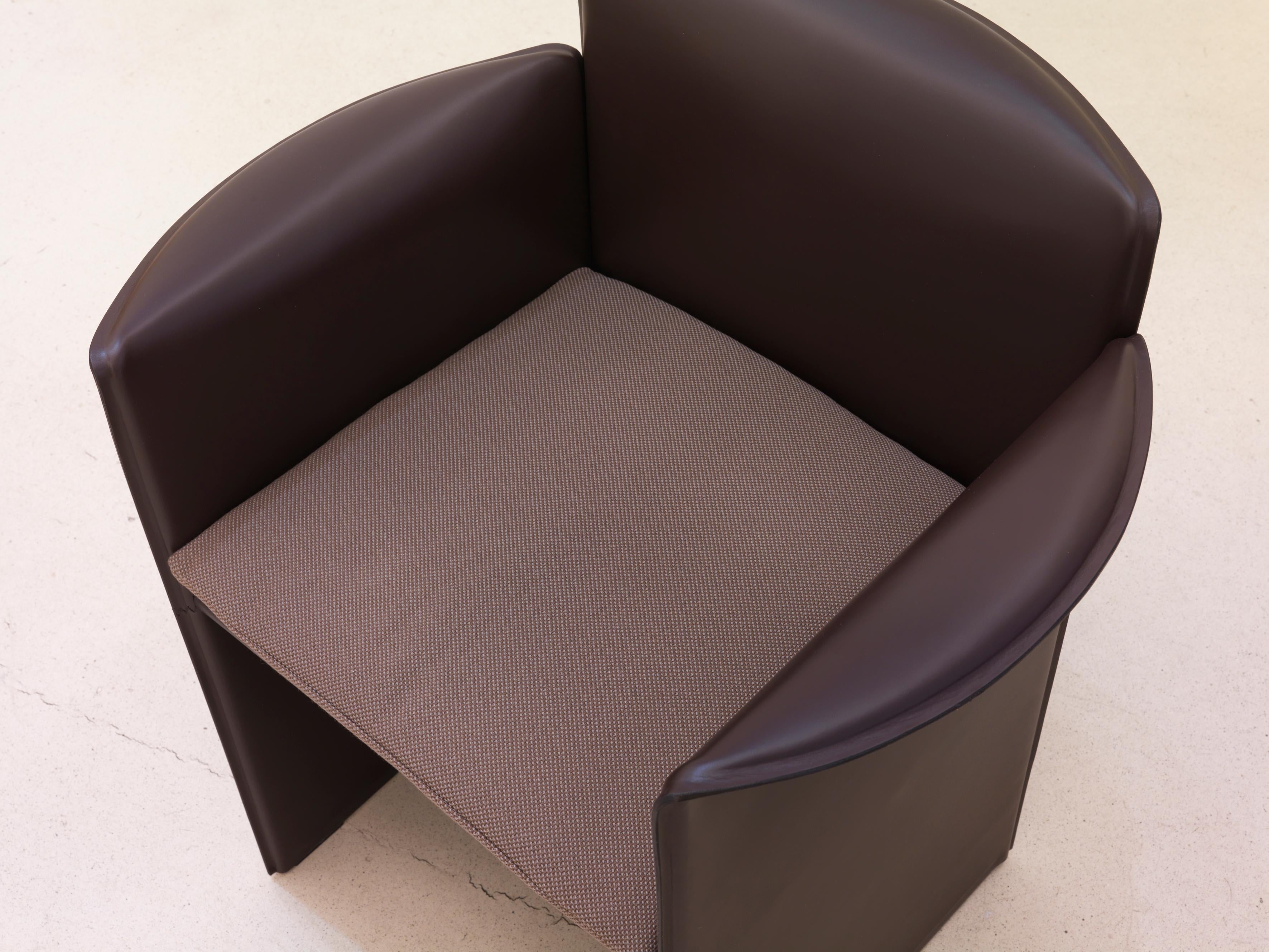https://a.1stdibscdn.com/o-small-armchair-for-sale-picture-4/f_48381/f_164824511571144646949/O_Brera_master.jpg