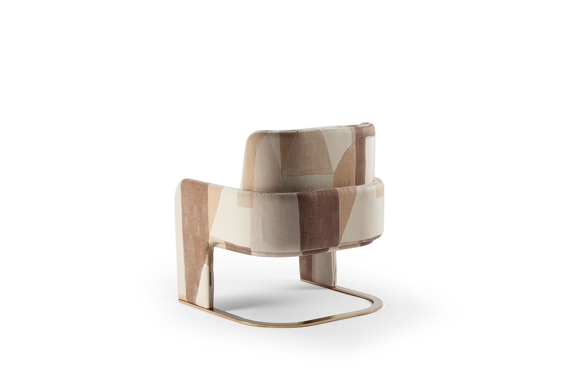 https://a.1stdibscdn.com/armchair-odisseia-with-kelly-wearstlers-district-fabric-and-brass-for-sale-picture-2/f_54242/f_241249321623422321790/Odisseia_Armchair_Havana_finalback_sfundo_1__master.jpg