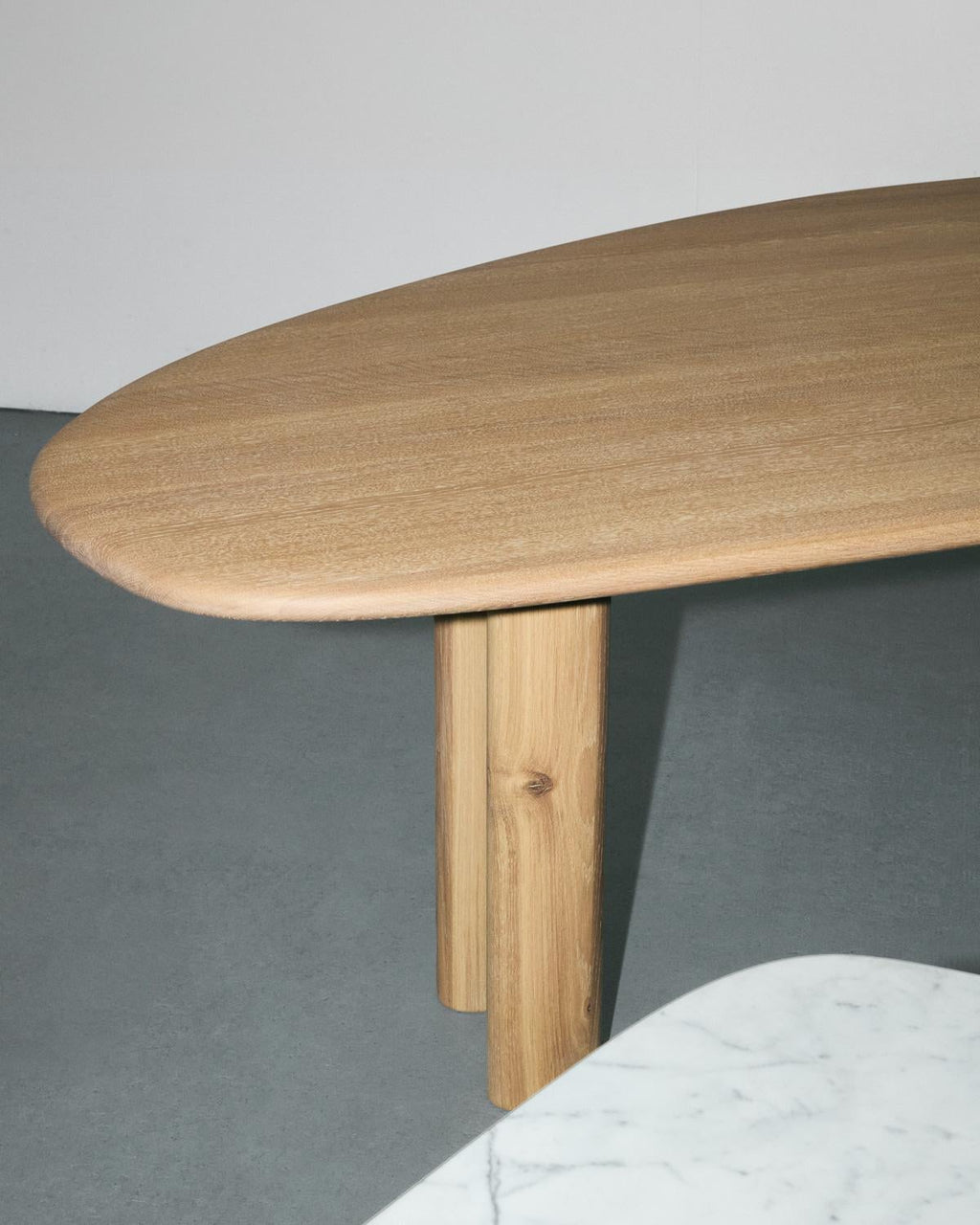 https://a.1stdibscdn.com/white-oak-dining-organic-shape-table-handmade-in-france-for-sale-picture-5/f_51721/f_454917021759323480067/Oni_Dining_Table_Oak_Detail_4_5_Web_master.jpg