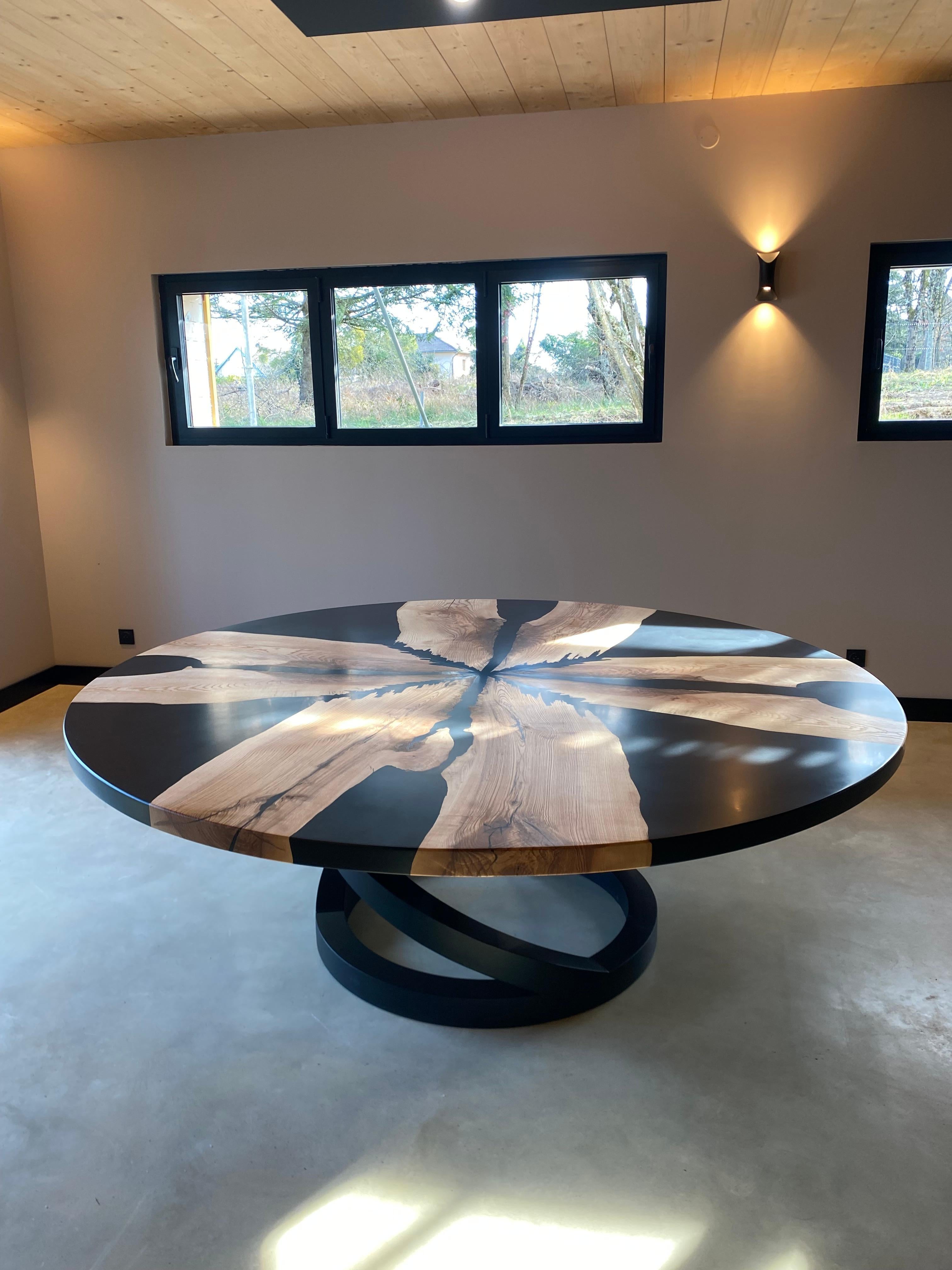https://a.1stdibscdn.com/onyx-bois-dechire-sculptural-circular-dining-table-by-meubles-thouret-for-sale-picture-8/f_12192/f_48997502/Onyx_1772139387693_master.jpeg