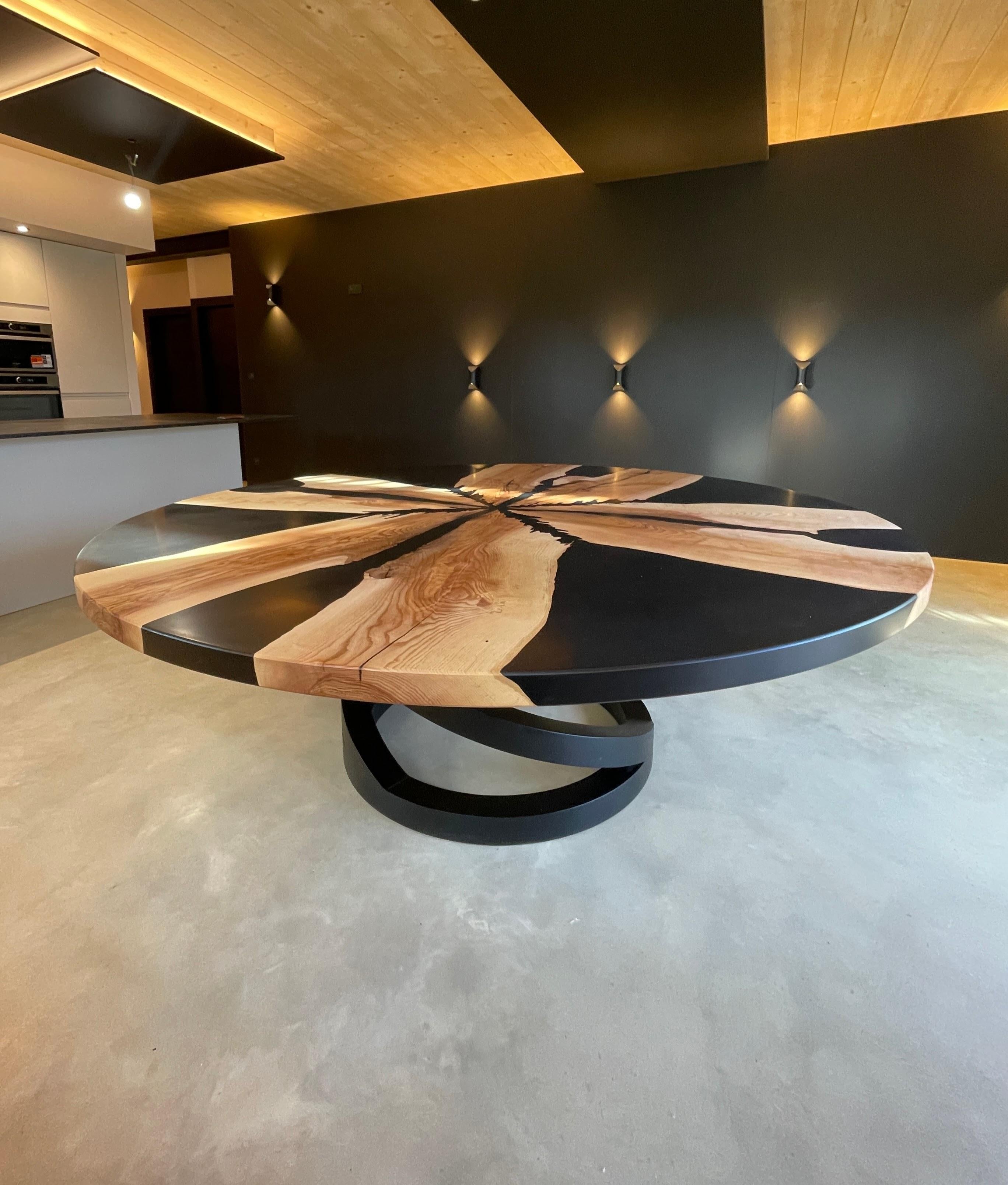 https://a.1stdibscdn.com/onyx-bois-dechire-sculptural-circular-dining-table-by-meubles-thouret-for-sale-picture-2/f_12192/f_489975021772139290329/Onyx_1_master.JPG