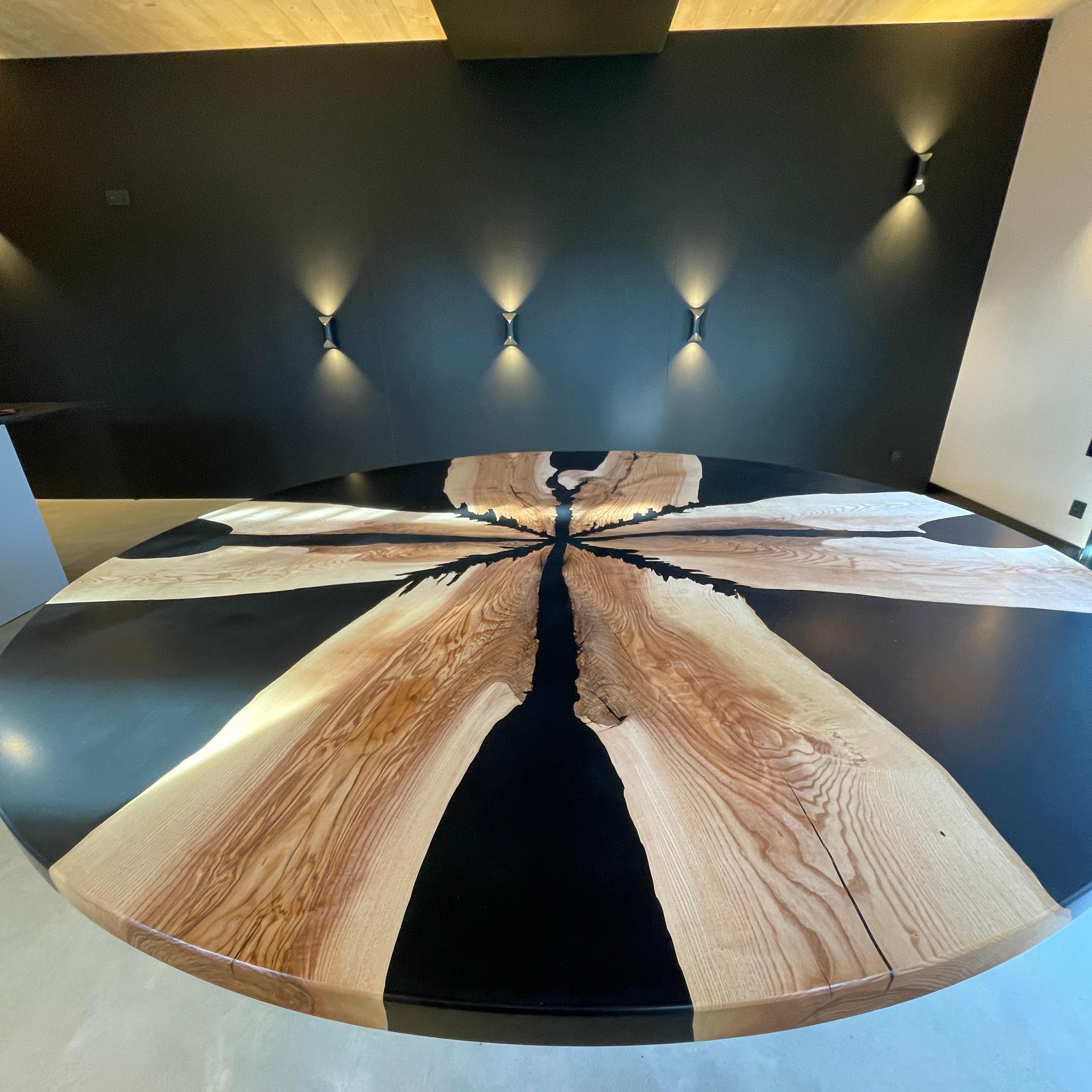 https://a.1stdibscdn.com/onyx-bois-dechire-sculptural-circular-dining-table-by-meubles-thouret-for-sale-picture-7/f_12192/f_489975021772139290574/Onyx_6_master.JPG