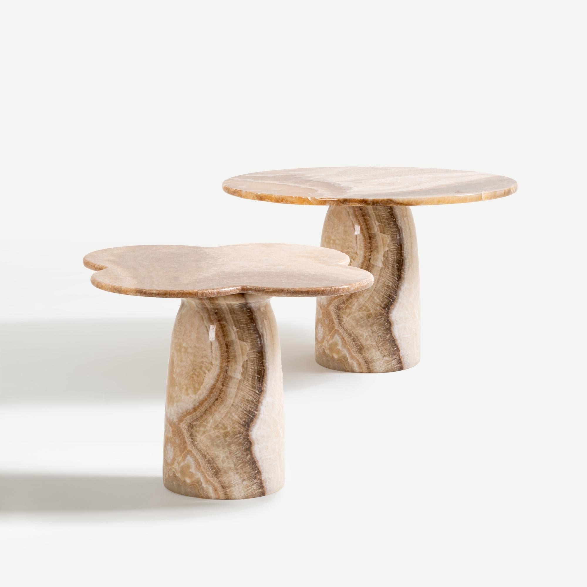 https://a.1stdibscdn.com/clover-onyx-coffee-table-for-sale-picture-7/f_98672/f_401387521718132448961/Onyx_Coffee_Table_Group_master.jpg