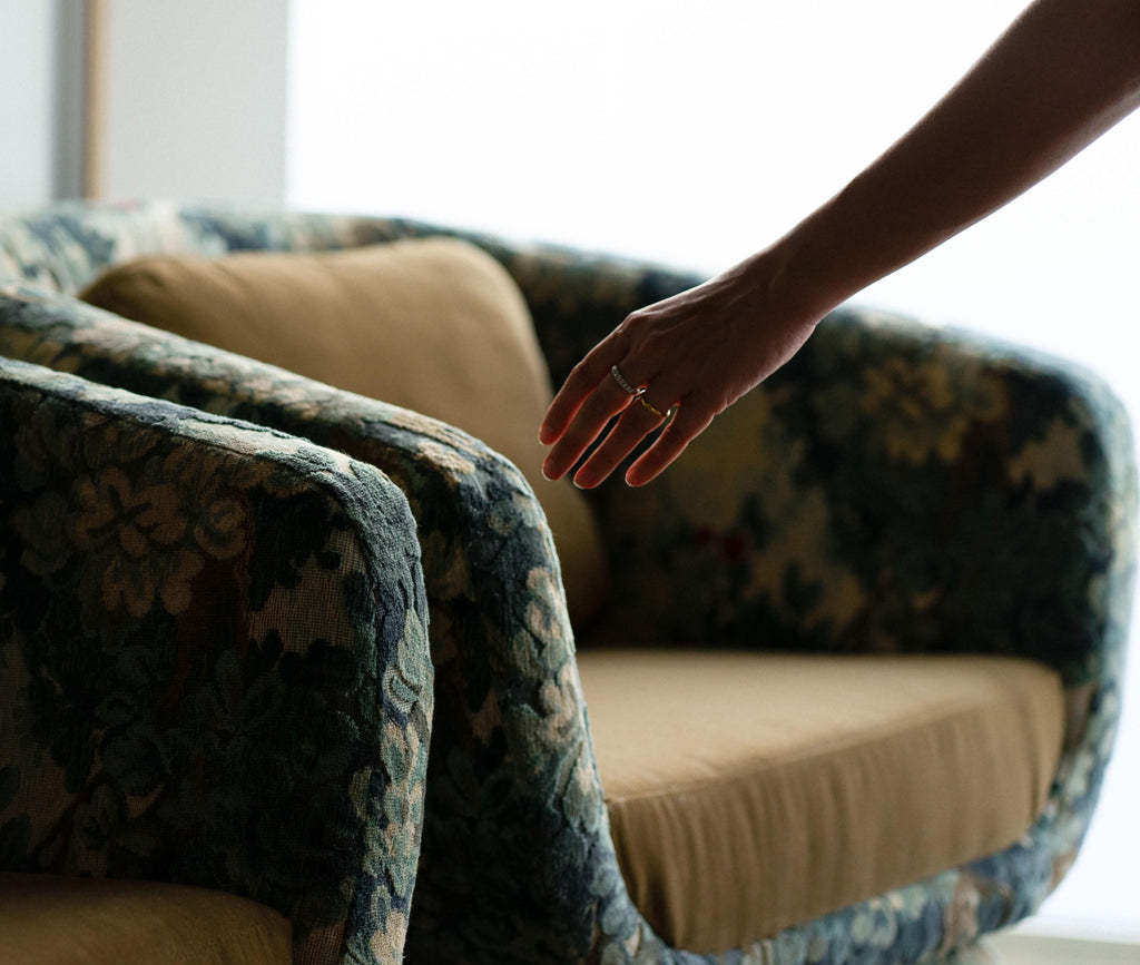 https://a.1stdibscdn.com/oscar-upholstered-armchair-boucle-swivel-and-com-option-portugal-by-duistt-for-sale-picture-4/f_63222/f_457209221776433954023/Oscar_upholstered_armchair_made_in_portugal_2_master.jpg