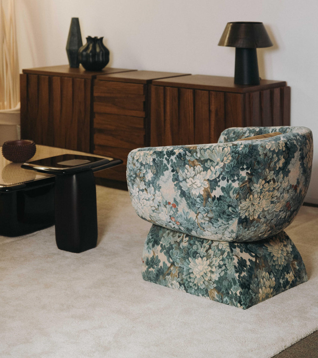 https://a.1stdibscdn.com/oscar-upholstered-armchair-boucle-swivel-and-com-option-portugal-by-duistt-for-sale-picture-2/f_63222/f_457209221776433956101/Oscar_upholstered_armchair_made_in_portugal_5_master.jpg