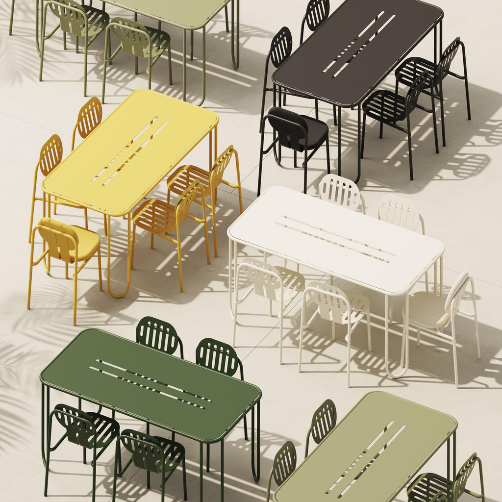 https://a.1stdibscdn.com/desert-aluminum-dining-table-with-metal-tabletop-by-joyf-for-sale-picture-8/f_105812/f_468433621759079297819/Outdoor_set_3_master.jpg
