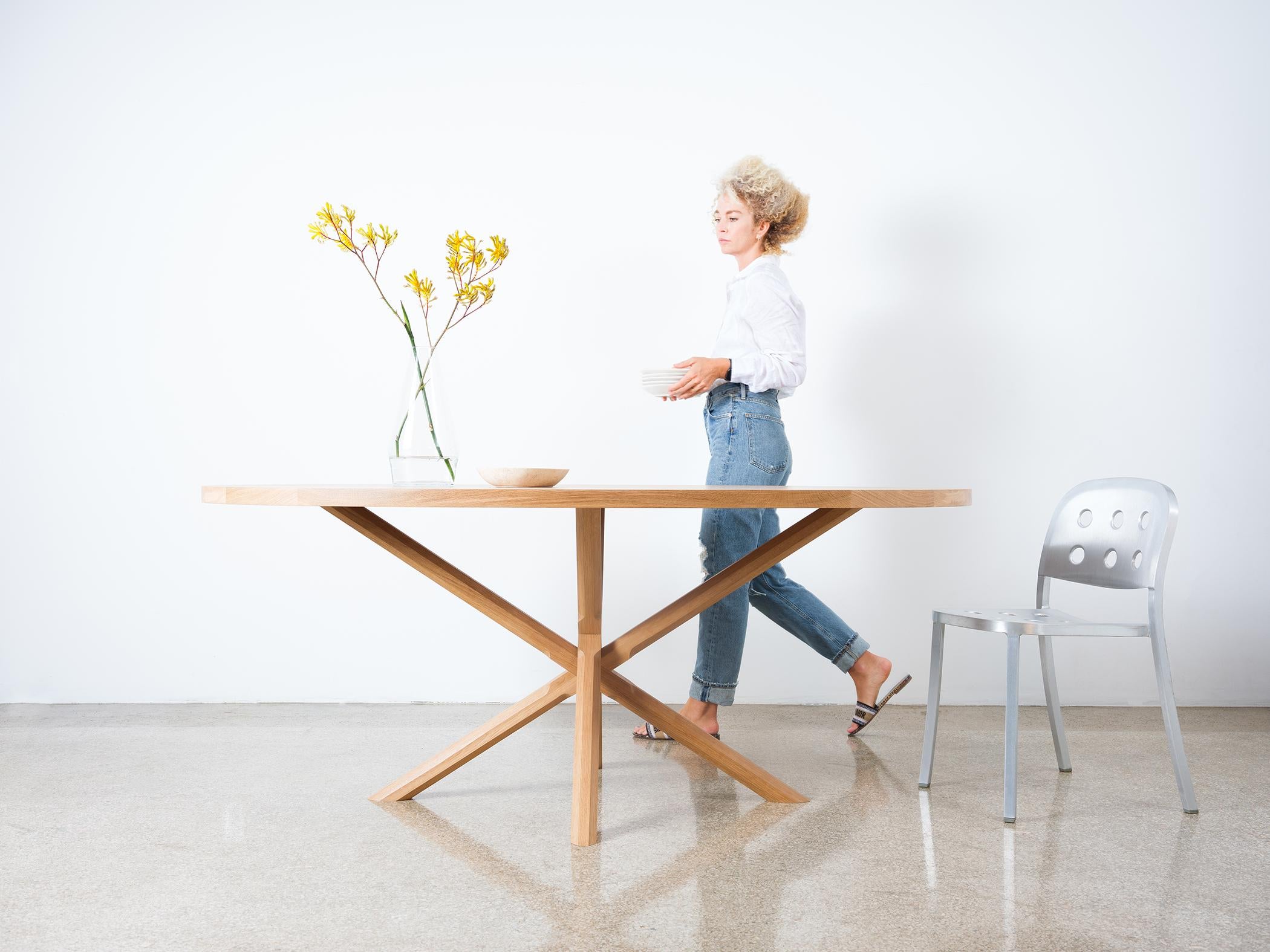 https://a.1stdibscdn.com/72-bond-oval-table-solid-oak-dining-table-by-lynnea-jean-for-sale-picture-5/f_81152/f_340223721682635682048/Oval_Gypsy_Model_master.jpg
