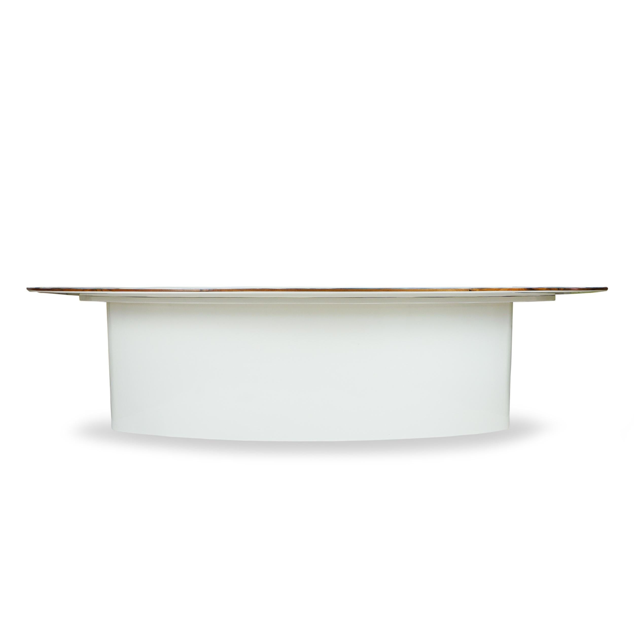 https://a.1stdibscdn.com/ellipse-dining-table-with-decorative-top-finished-in-resin-and-lacquered-base-for-sale-picture-4/f_21233/f_277854621647282097964/Oval_romo_wallpaper_lacquered_maple_dining_table_side_master.jpg