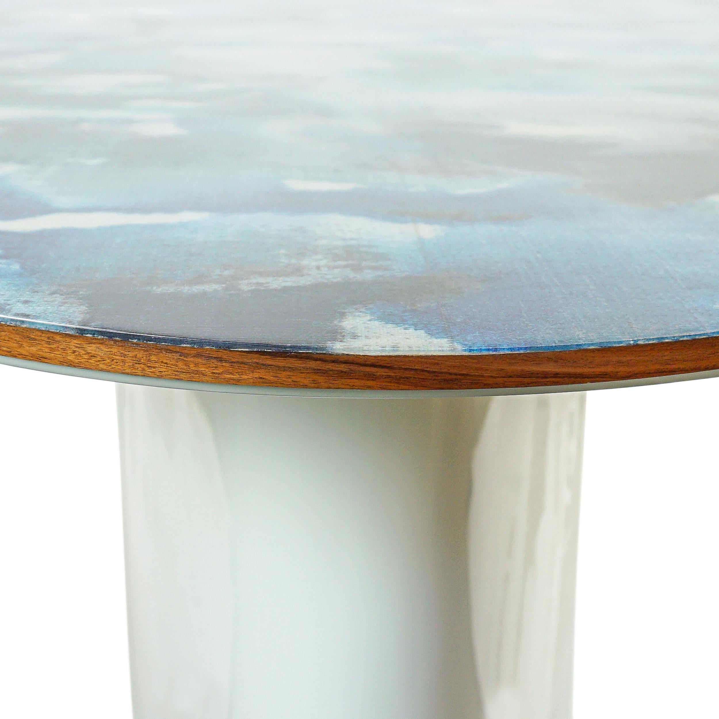 https://a.1stdibscdn.com/ellipse-dining-table-with-decorative-top-finished-in-resin-and-lacquered-base-for-sale-picture-12/f_21233/f_277854621647282105401/Oval_romo_wallpaper_lacquered_maple_dining_table_top_edge_closeup_master.jpg