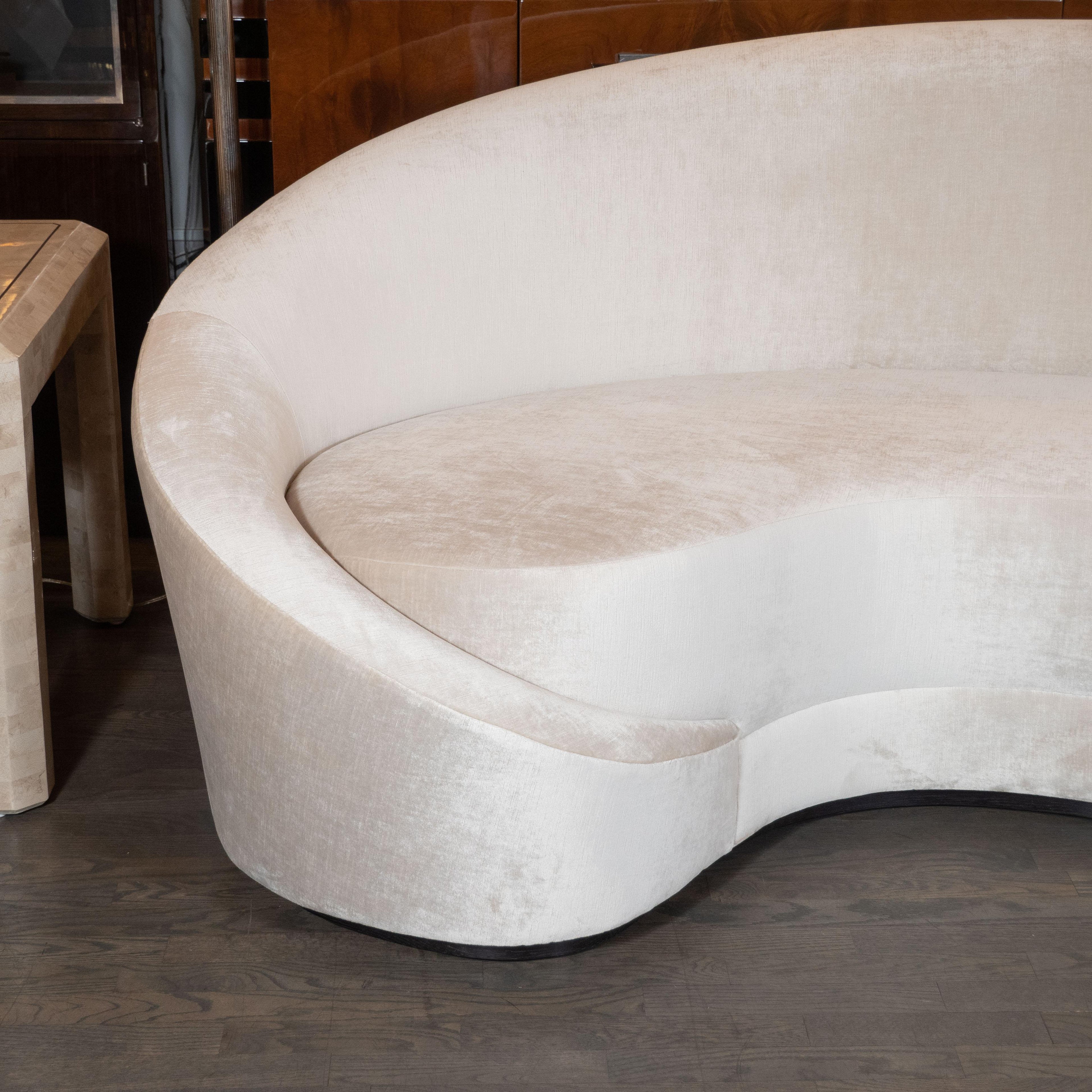 https://a.1stdibscdn.com/1940s-style-modernist-sweeping-curved-sofa-in-oyster-velvet-by-high-style-deco-for-sale-picture-2/f_7934/1585067001993/P1044976_master.jpg