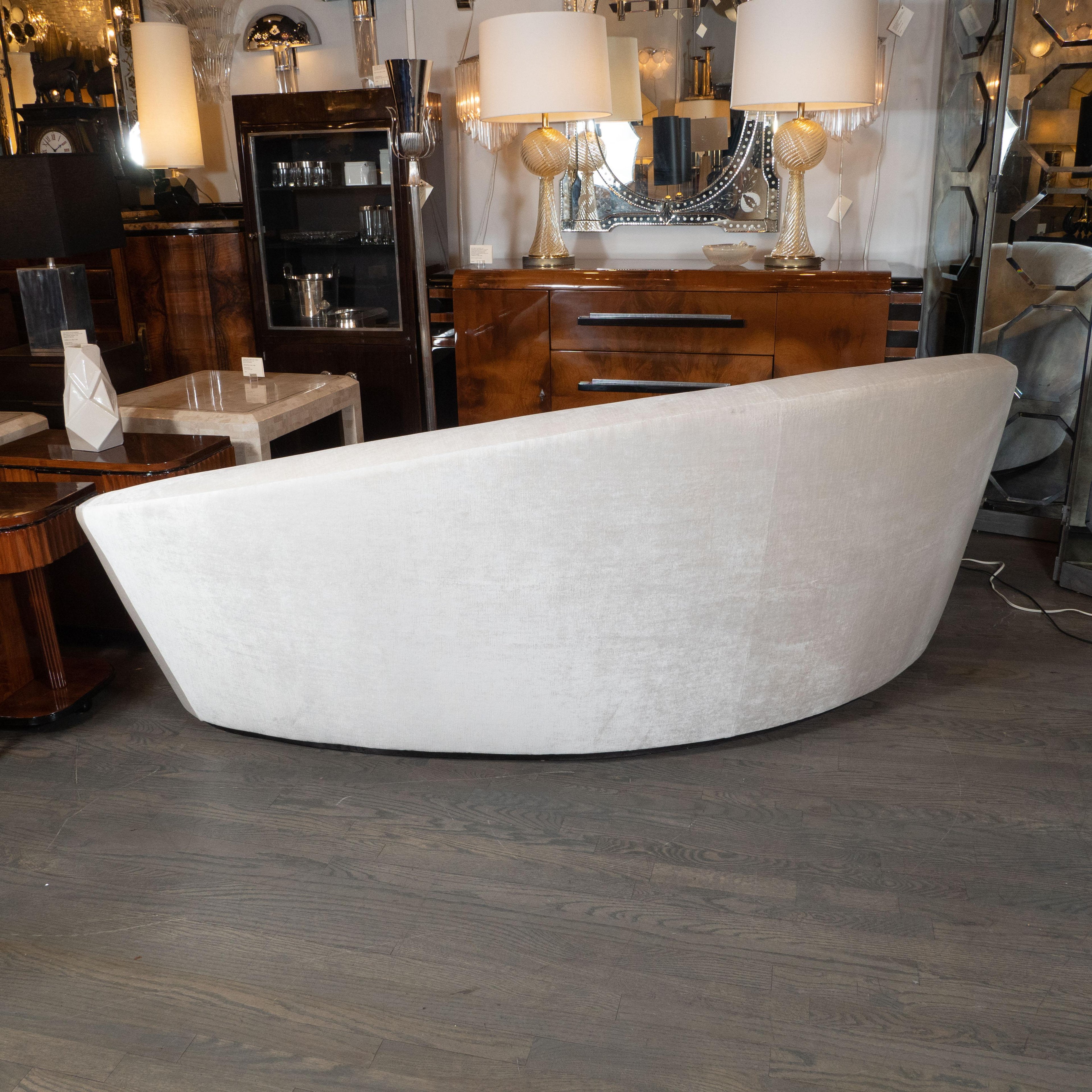 https://a.1stdibscdn.com/1940s-style-modernist-sweeping-curved-sofa-in-oyster-velvet-by-high-style-deco-for-sale-picture-6/f_7934/1585067017805/P1044981_master.jpg